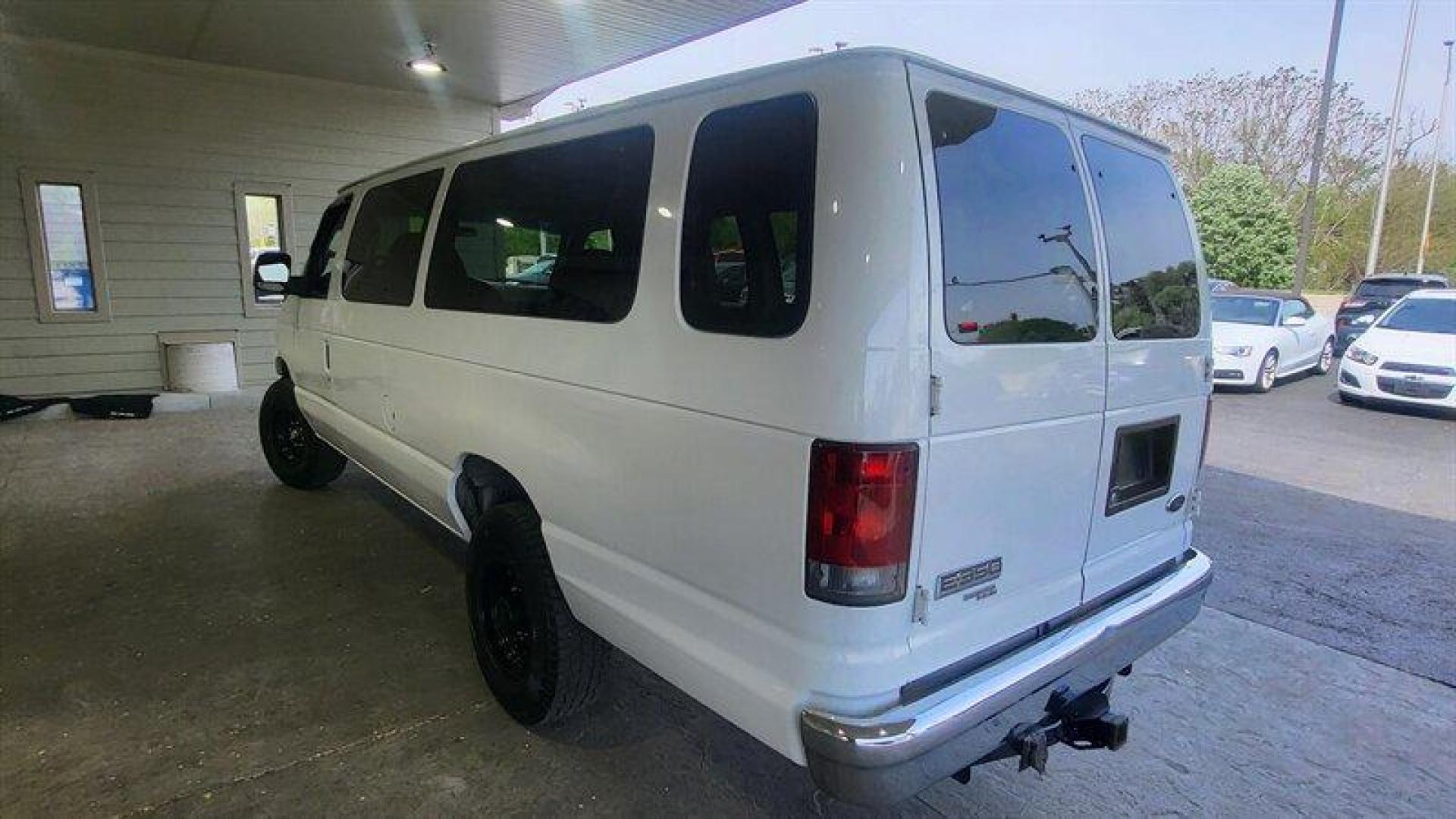 2006 Oxford White Clearcoat Ford XLT (1FBSS31L06D) with an Triton 5.4L V8 255hp 350ft. lbs. engine, Automatic transmission, located at 25355 Eames Street, Channahon, IL, 60410, (815) 467-1807, 41.429108, -88.228432 - ** PARTIALLY CONVERTED TO BE A VAN LIFE VEHICLE. **Looking for a reliable and spacious van that can carry all your cargo with ease? Look no further than the 2006 Ford E-350 SD XLT! This van is powered by a Triton 5.4L V8 engine that delivers 255 horsepower and 350 foot-pounds of torque, providing am - Photo#7