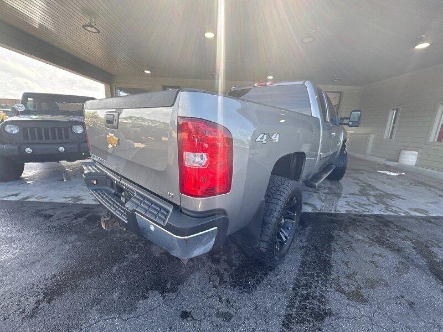 2013 Graystone Metallic Chevrolet Silverado 2500 LT (1GC2KXCG2DZ) with an 6.0L V8 360hp 380ft. lbs. engine, Automatic transmission, located at 25355 Eames Street, Channahon, IL, 60410, (815) 467-1807, 41.429108, -88.228432 - Photo#2