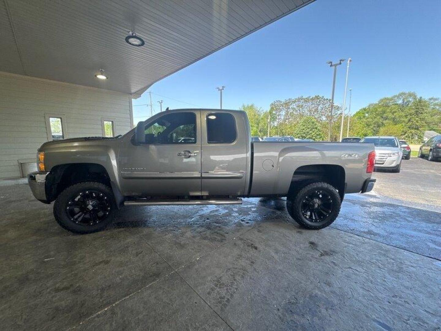 2013 Graystone Metallic Chevrolet Silverado 2500 LT (1GC2KXCG2DZ) with an 6.0L V8 360hp 380ft. lbs. engine, Automatic transmission, located at 25355 Eames Street, Channahon, IL, 60410, (815) 467-1807, 41.429108, -88.228432 - Photo#5