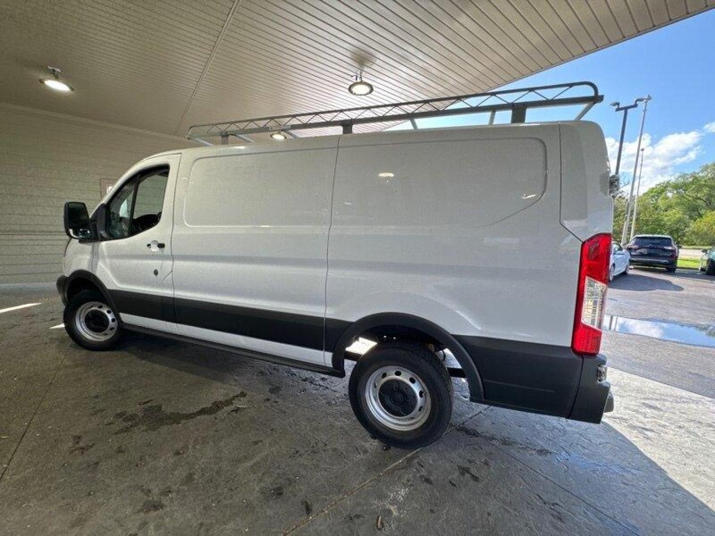 2017 Oxford White Ford Transit (1FTYR1ZM6HK) with an 3.7L V6 275hp 260ft. lbs. engine, Automatic transmission, located at 25355 Eames Street, Channahon, IL, 60410, (815) 467-1807, 41.429108, -88.228432 - The 2017 Ford Transit 250 is a reliable and practical cargo van that boasts a powerful 3.7L V6 engine, capable of generating 275 horsepower and 260 ft. lbs. of torque. This vehicle is in excellent overall condition, with a clean and well-maintained interior and exterior. The exterior of the van is - Photo#5