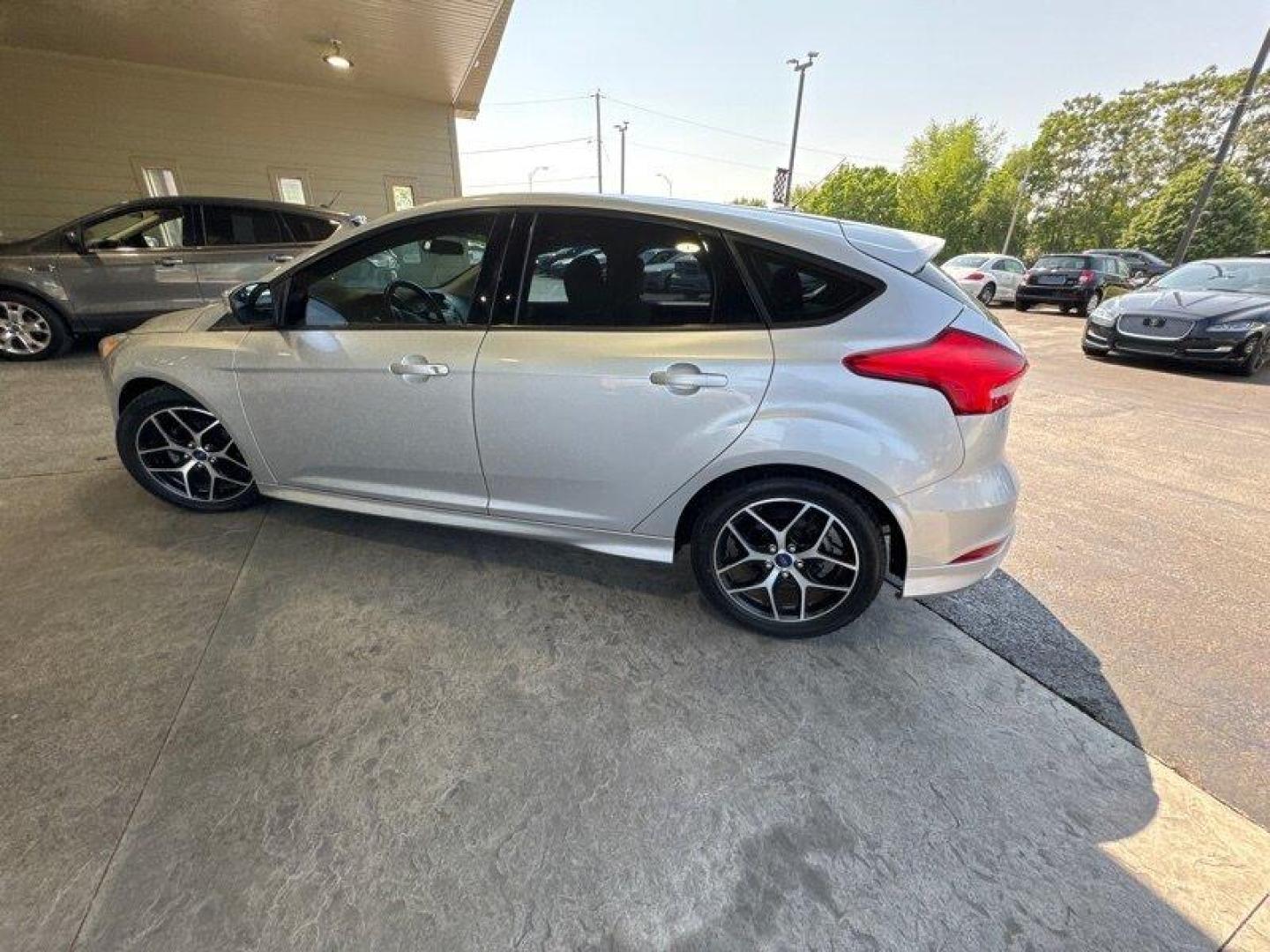 2015 Ingot Silver Ford Focus SE (1FADP3K20FL) with an 2.0L Flex Fuel I4 160hp 146ft. lbs. engine, Automatic transmission, located at 25355 Eames Street, Channahon, IL, 60410, (815) 467-1807, 41.429108, -88.228432 - Looking for a car that's powerful, stylish, and packed with features? Look no further than the 2015 Ford Focus SE! With a 2.0L Flex Fuel I4 engine that produces a whopping 160 horsepower and 146 foot-pounds of torque, this car is a true powerhouse on the road. And with an exterior that's finished in - Photo#6