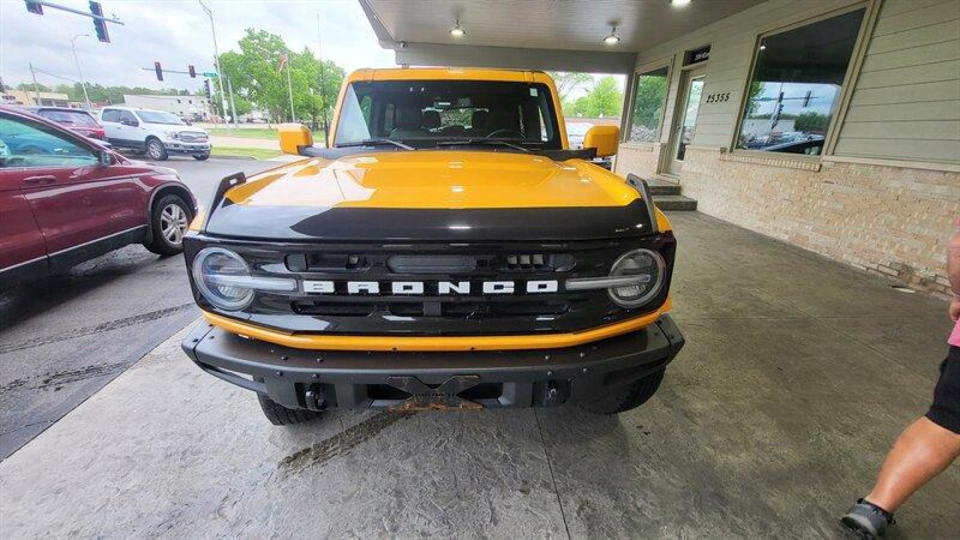 2021 Cyber Orange Metallic Tri-Coat Ford Bronco Outer Banks (1FMDE5CH5ML) with an EcoBoost 2.3L Turbo I4 275hp 315ft. lbs. engine, Automatic transmission, located at 25355 Eames Street, Channahon, IL, 60410, (815) 467-1807, 41.429108, -88.228432 - Introducing the 2021 Ford Bronco Advanced, a powerful and stylish SUV that is sure to impress. Equipped with a fuel-efficient EcoBoost 2.3L Turbo I4 engine producing 275 horsepower and 315 ft. lbs of torque, this vehicle offers a smooth and responsive driving experience. The Cyber Orange Metallic - Photo#10