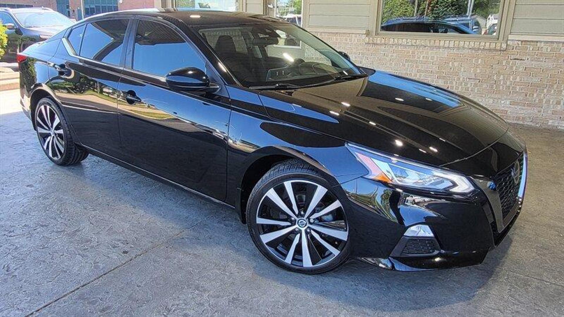 2020 Super Black Nissan Altima 2.5 SR (1N4BL4CW2LC) with an 2.5 engine, Automatic transmission, located at 25355 Eames Street, Channahon, IL, 60410, (815) 467-1807, 41.429108, -88.228432 - Photo#0