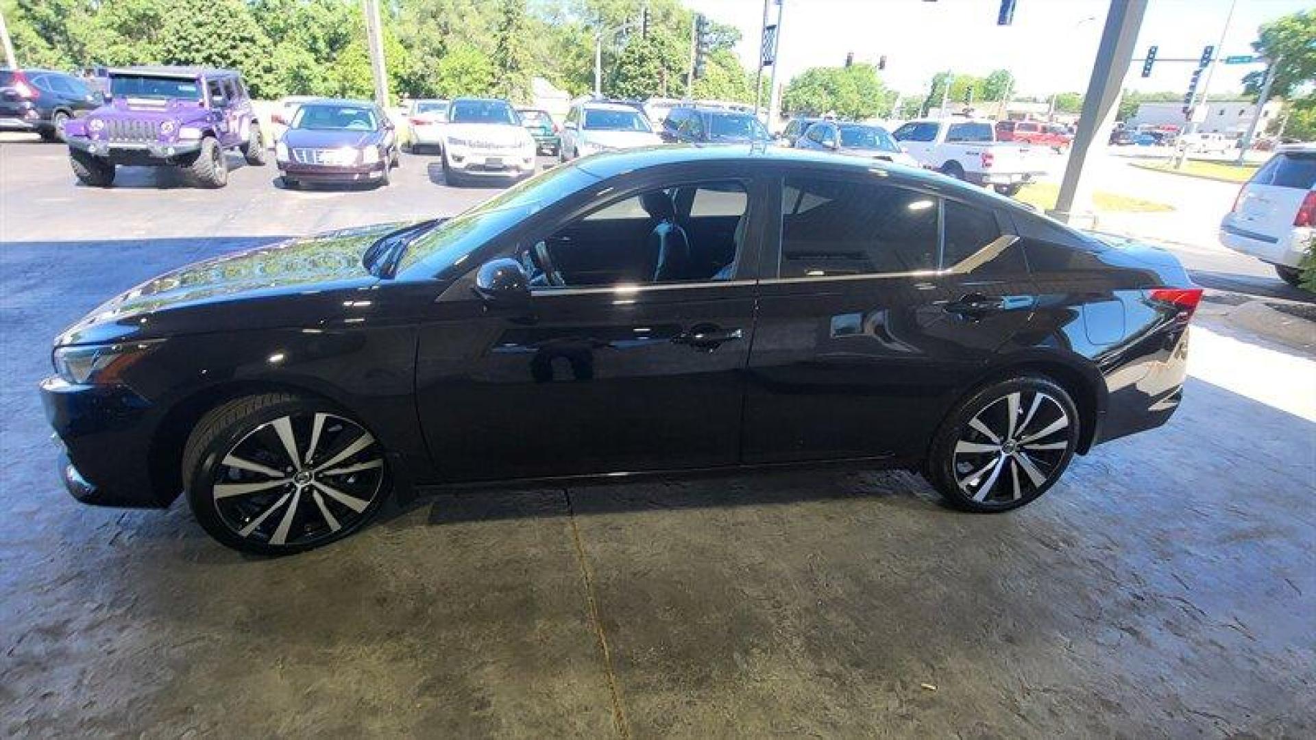 2020 Super Black Nissan Altima 2.5 SR (1N4BL4CW2LC) with an 2.5 engine, Automatic transmission, located at 25355 Eames Street, Channahon, IL, 60410, (815) 467-1807, 41.429108, -88.228432 - Photo#9