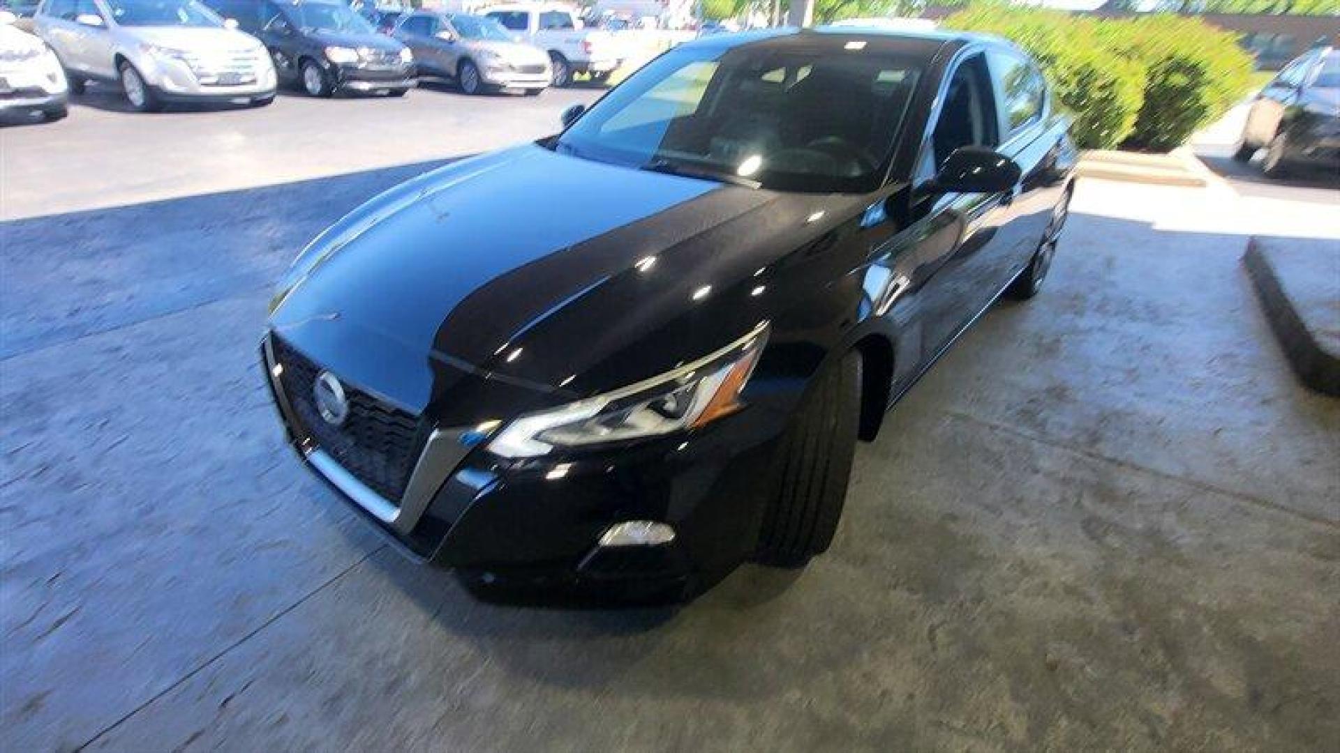 2020 Super Black Nissan Altima 2.5 SR (1N4BL4CW2LC) with an 2.5 engine, Automatic transmission, located at 25355 Eames Street, Channahon, IL, 60410, (815) 467-1807, 41.429108, -88.228432 - Photo#11