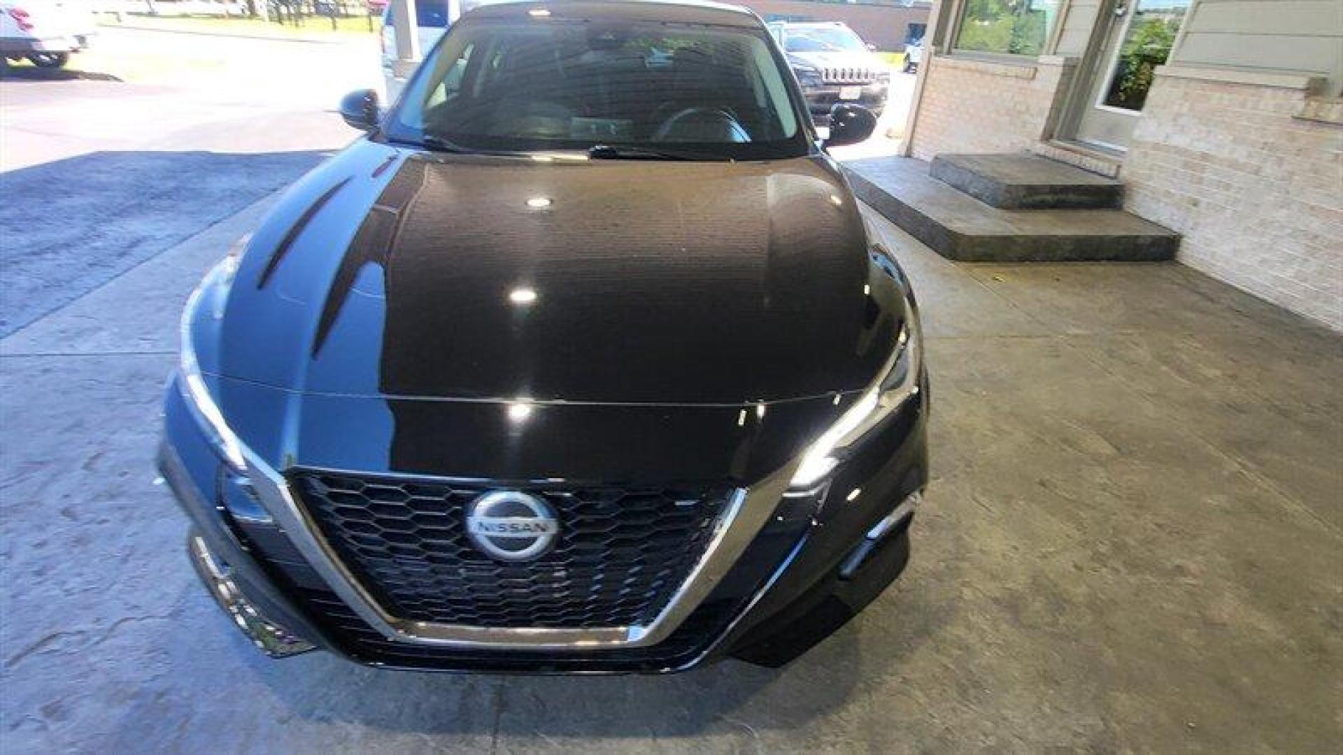 2020 Super Black Nissan Altima 2.5 SR (1N4BL4CW2LC) with an 2.5 engine, Automatic transmission, located at 25355 Eames Street, Channahon, IL, 60410, (815) 467-1807, 41.429108, -88.228432 - Photo#12