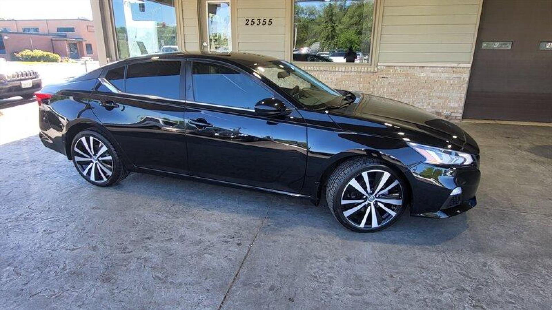 2020 Super Black Nissan Altima 2.5 SR (1N4BL4CW2LC) with an 2.5 engine, Automatic transmission, located at 25355 Eames Street, Channahon, IL, 60410, (815) 467-1807, 41.429108, -88.228432 - Photo#1