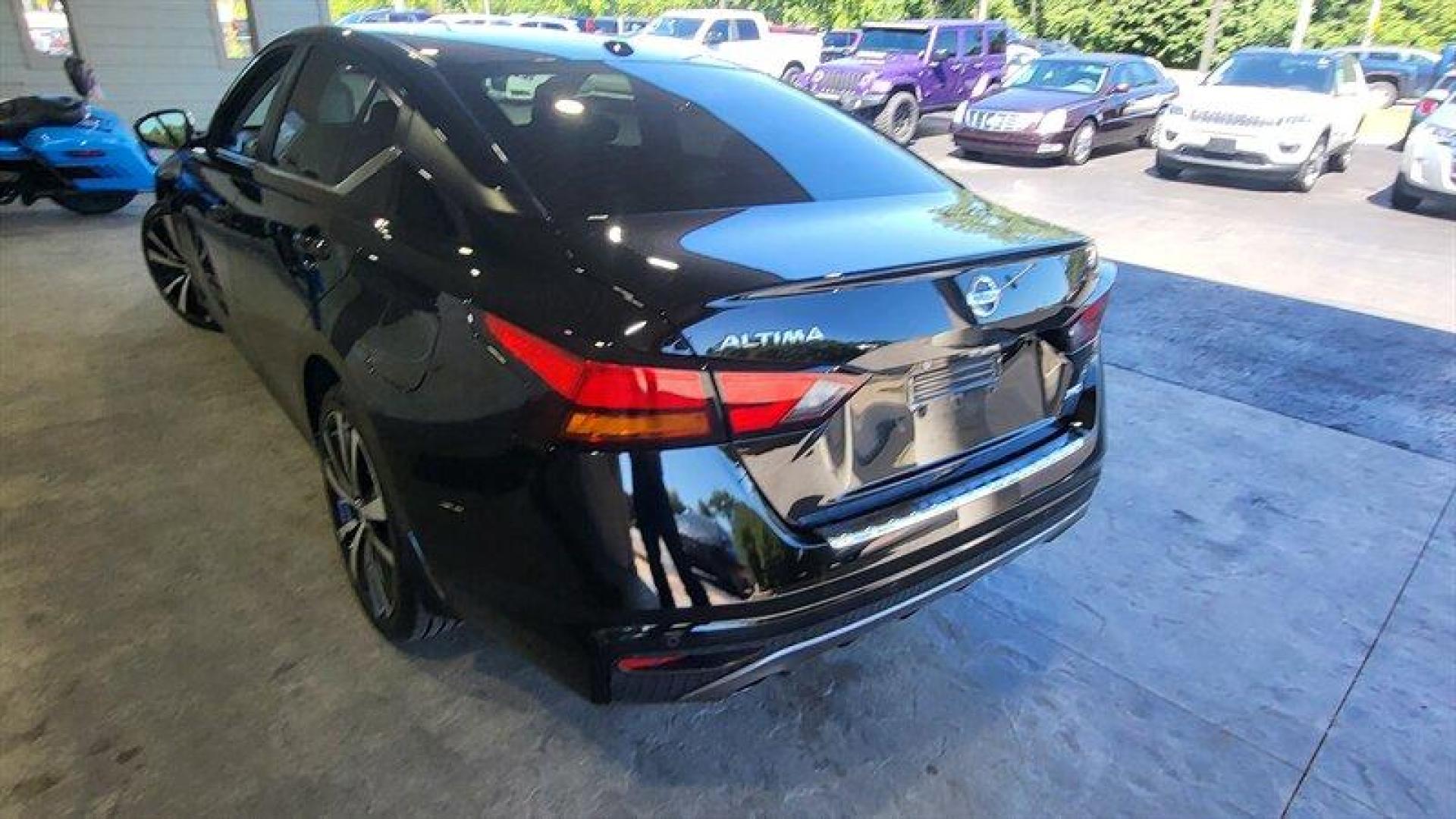 2020 Super Black Nissan Altima 2.5 SR (1N4BL4CW2LC) with an 2.5 engine, Automatic transmission, located at 25355 Eames Street, Channahon, IL, 60410, (815) 467-1807, 41.429108, -88.228432 - Photo#7