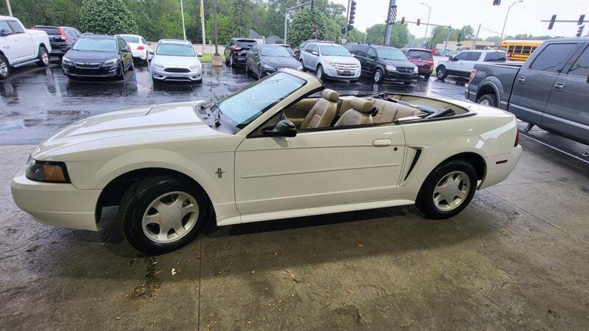 2001 Oxford White Clearcoat Ford Mustang V6 Premium (1FAFP44481F) with an 3L NA V6 overhead valves (OHV) 12V engine, Automatic transmission, located at 25355 Eames Street, Channahon, IL, 60410, (815) 467-1807, 41.429108, -88.228432 - Photo#10