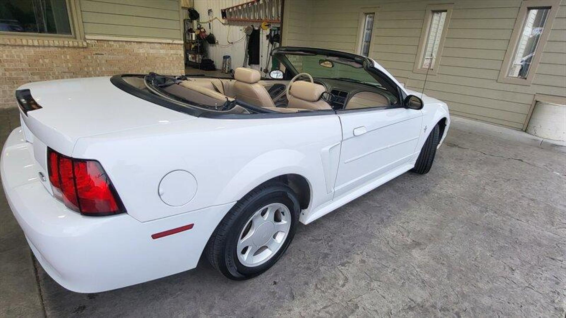 2001 Oxford White Clearcoat Ford Mustang V6 Premium (1FAFP44481F) with an 3L NA V6 overhead valves (OHV) 12V engine, Automatic transmission, located at 25355 Eames Street, Channahon, IL, 60410, (815) 467-1807, 41.429108, -88.228432 - Photo#4