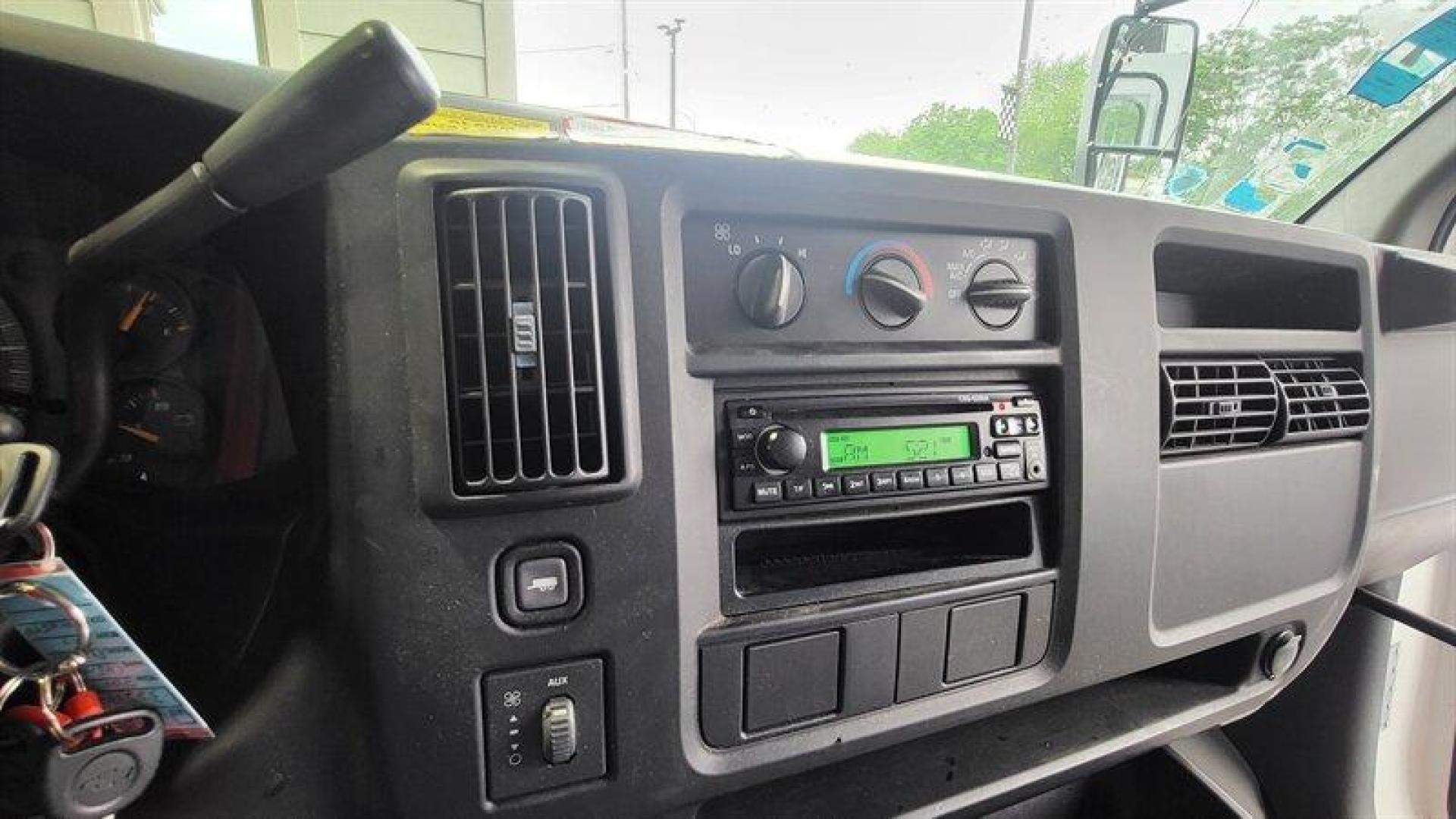 2007 White Chevrolet Express Work Van Cutaway (1GBHG31V471) with an 4.8 engine, Automatic transmission, located at 25355 Eames Street, Channahon, IL, 60410, (815) 467-1807, 41.429108, -88.228432 - Photo#13