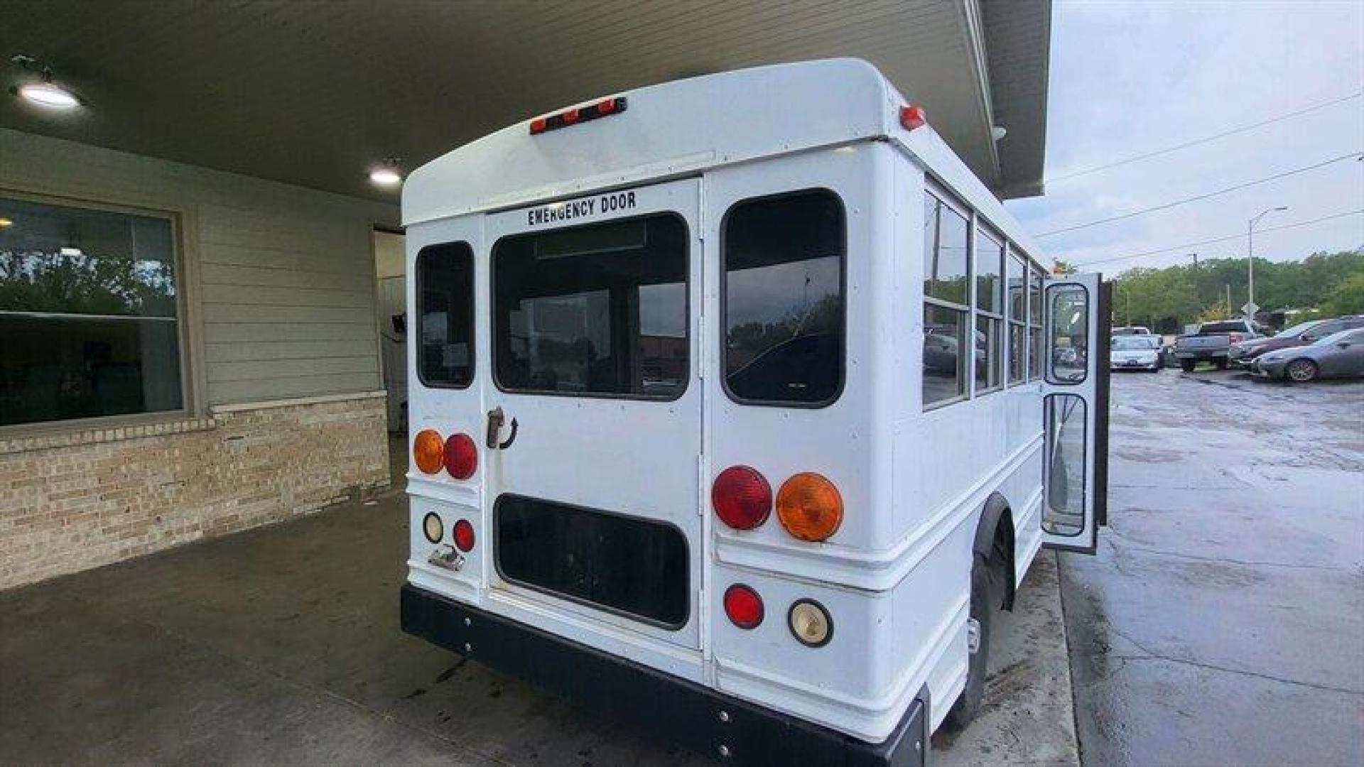 2007 White Chevrolet Express Work Van Cutaway (1GBHG31V471) with an 4.8 engine, Automatic transmission, located at 25355 Eames Street, Channahon, IL, 60410, (815) 467-1807, 41.429108, -88.228432 - Photo#4