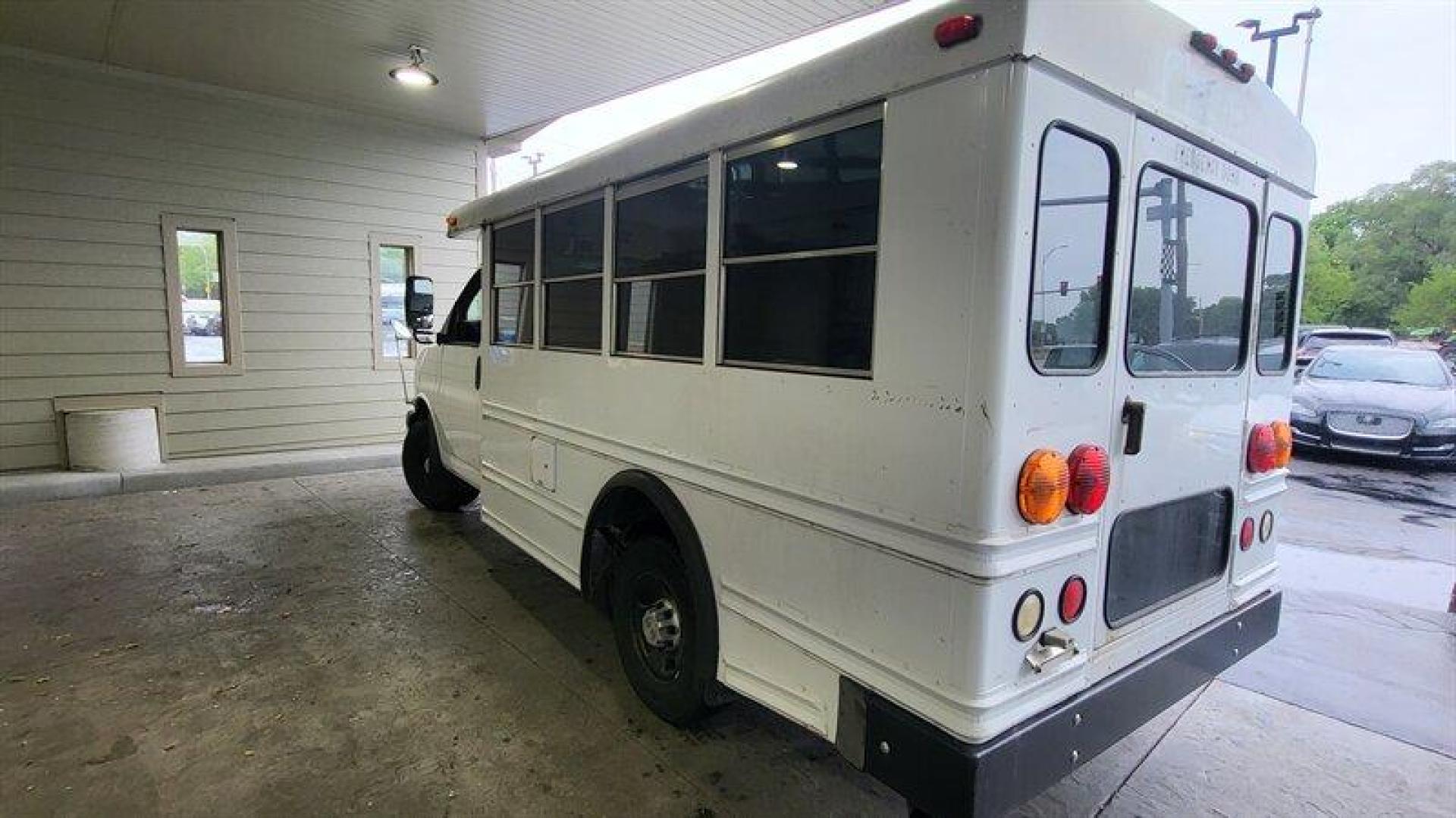 2007 White Chevrolet Express Work Van Cutaway (1GBHG31V471) with an 4.8 engine, Automatic transmission, located at 25355 Eames Street, Channahon, IL, 60410, (815) 467-1807, 41.429108, -88.228432 - Photo#5