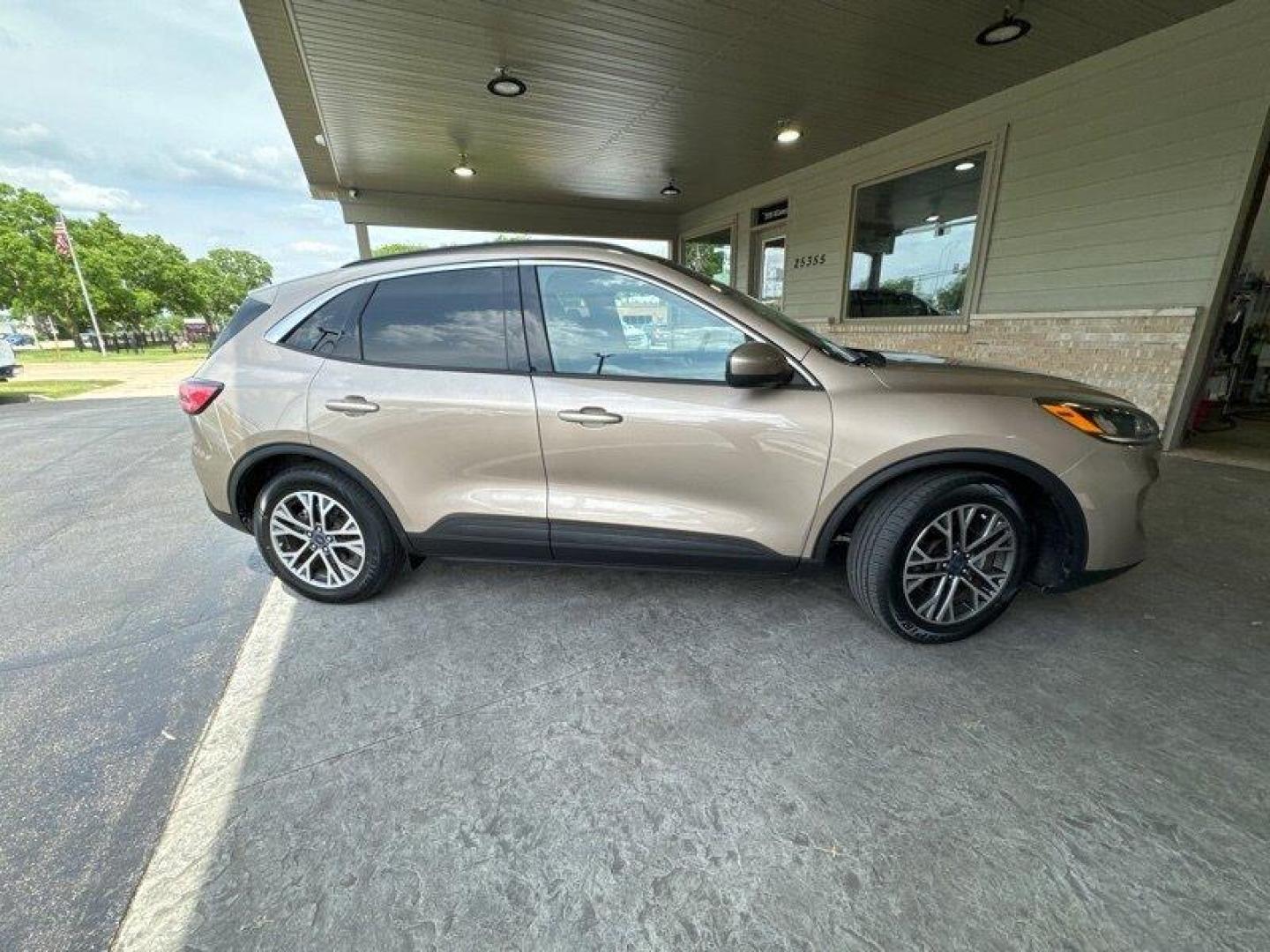 2020 Desert Gold Ford Escape SEL (1FMCU0H6XLU) with an EcoBoost 1.5L Turbo I3 181hp 190ft. lbs. engine, Automatic transmission, located at 25355 Eames Street, Channahon, IL, 60410, (815) 467-1807, 41.429108, -88.228432 - Photo#2