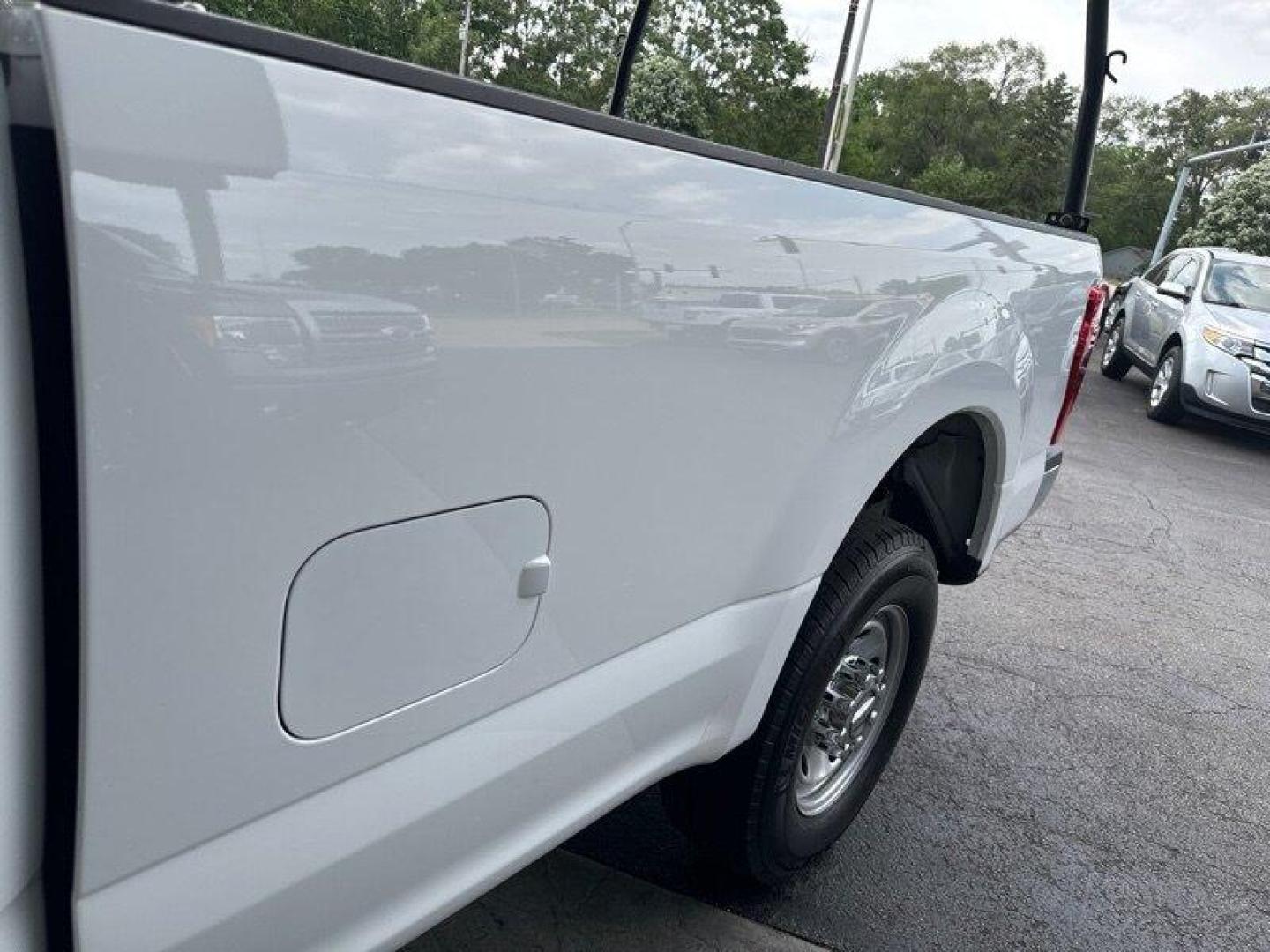 2022 Oxford White Ford F-250 XL (1FTBF2A63NE) with an 6.2L Flex Fuel V8 385hp 430ft. lbs. engine, Automatic transmission, located at 25355 Eames Street, Channahon, IL, 60410, (815) 467-1807, 41.429108, -88.228432 - Introducing the 2022 Ford F-250 Super Duty XL, a rugged and powerful pickup truck designed to tackle any job with ease. This impressive vehicle is powered by a 6.2L Flex Fuel V8 engine, delivering an impressive 385 horsepower and 430 ft. lbs. of torque. The factory default features of the 2022 For - Photo#9