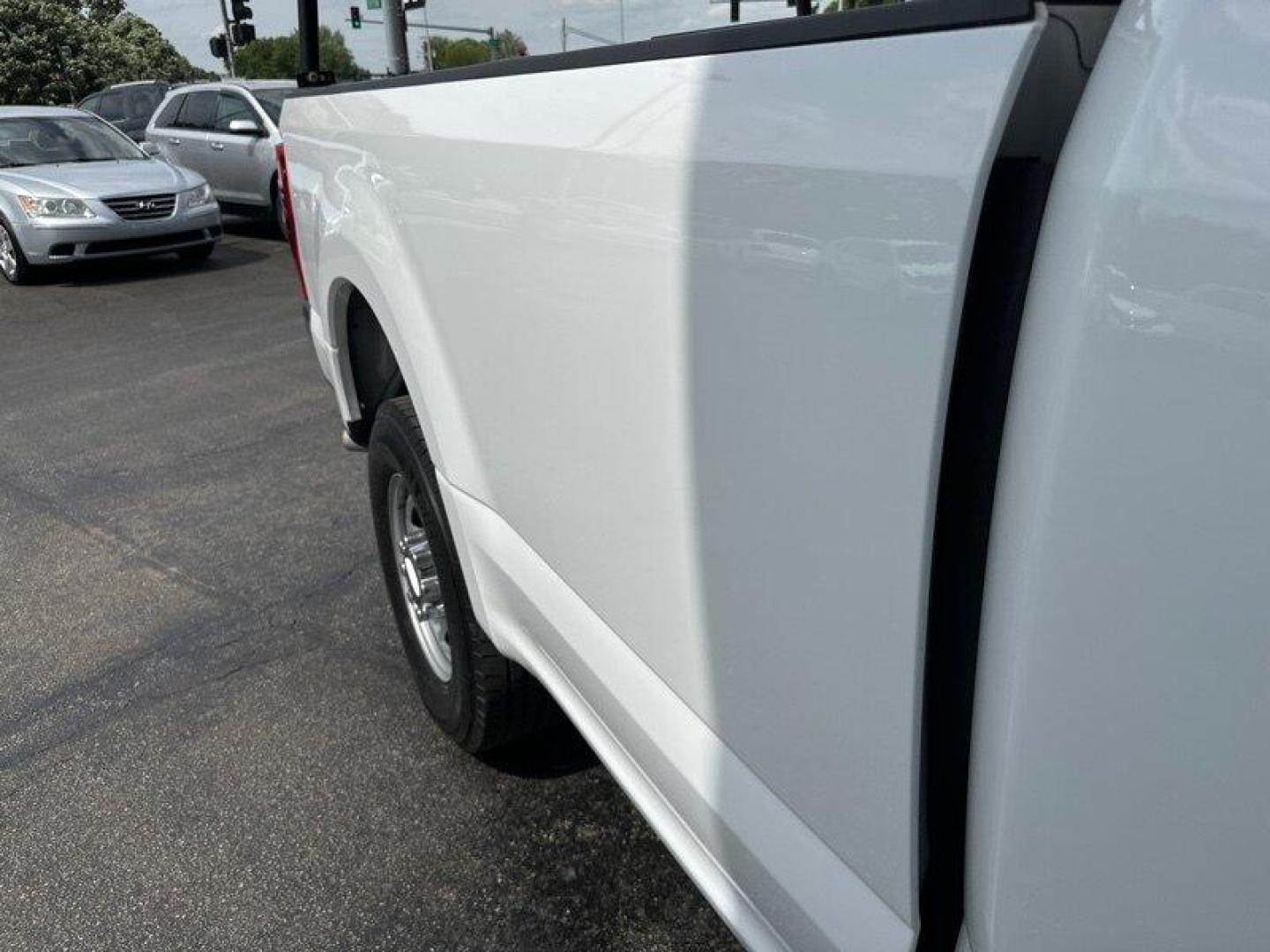 2022 Oxford White Ford F-250 XL (1FTBF2A63NE) with an 6.2L Flex Fuel V8 385hp 430ft. lbs. engine, Automatic transmission, located at 25355 Eames Street, Channahon, IL, 60410, (815) 467-1807, 41.429108, -88.228432 - Introducing the 2022 Ford F-250 Super Duty XL, a rugged and powerful pickup truck designed to tackle any job with ease. This impressive vehicle is powered by a 6.2L Flex Fuel V8 engine, delivering an impressive 385 horsepower and 430 ft. lbs. of torque. The factory default features of the 2022 For - Photo#11