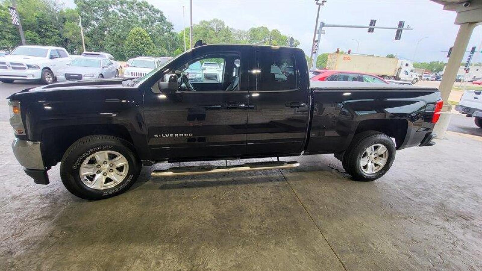 2018 Black Chevrolet Silverado 1500 LT LT1 (1GCRCREHXJZ) with an EcoTec3 4.3L Flex Fuel V6 285hp 305ft. lbs. engine, Automatic transmission, located at 25355 Eames Street, Channahon, IL, 60410, (815) 467-1807, 41.429108, -88.228432 - Photo#10