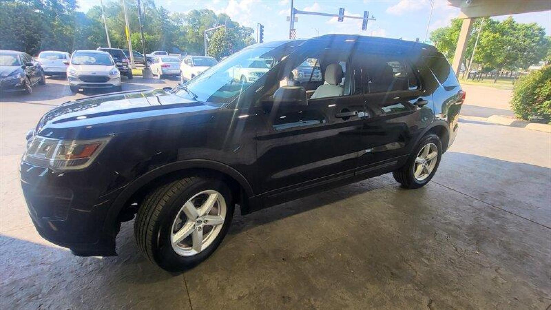 2018 Shadow Black Ford Explorer (1FM5K7B85JG) with an 3.5L V6 290hp 255ft. lbs. engine, Automatic transmission, located at 25355 Eames Street, Channahon, IL, 60410, (815) 467-1807, 41.429108, -88.228432 - Photo#9