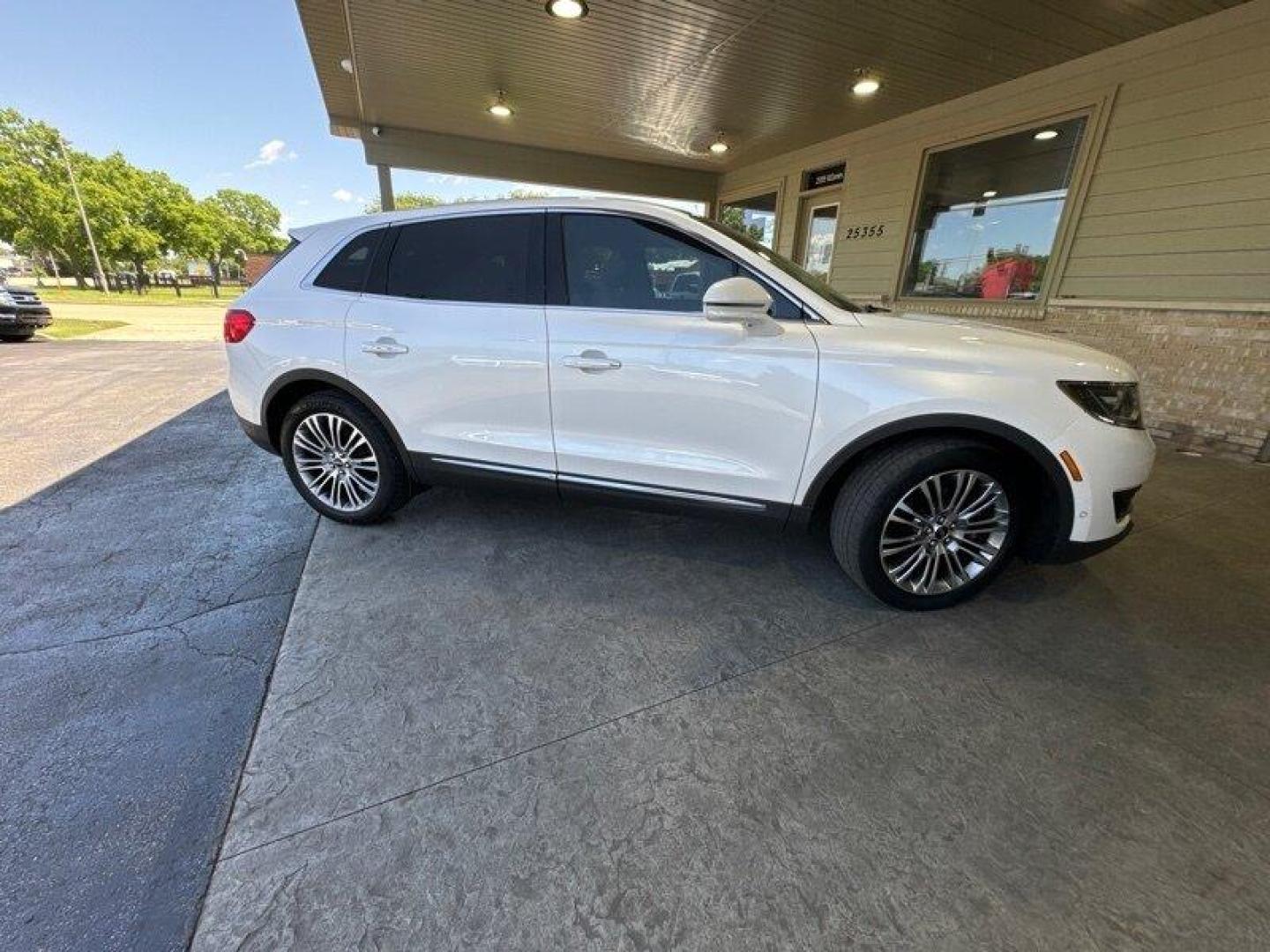 2016 White Platinum Metallic Tri-Coat Lincoln MKX Reserve (2LMTJ6LR2GB) with an 3.7L V6 300hp 280ft. lbs. engine, Automatic transmission, located at 25355 Eames Street, Channahon, IL, 60410, (815) 467-1807, 41.429108, -88.228432 - Well, well, well. Feast your eyes on this luxurious 2016 Lincoln MKX Reserve. This baby is powered by a 3.7L V6 engine that pumps out an impressive 300 horsepower and 280ft. lbs. of torque. You'll feel like you're flying on the highway with this bad boy. Let's talk about the factory default feature - Photo#1