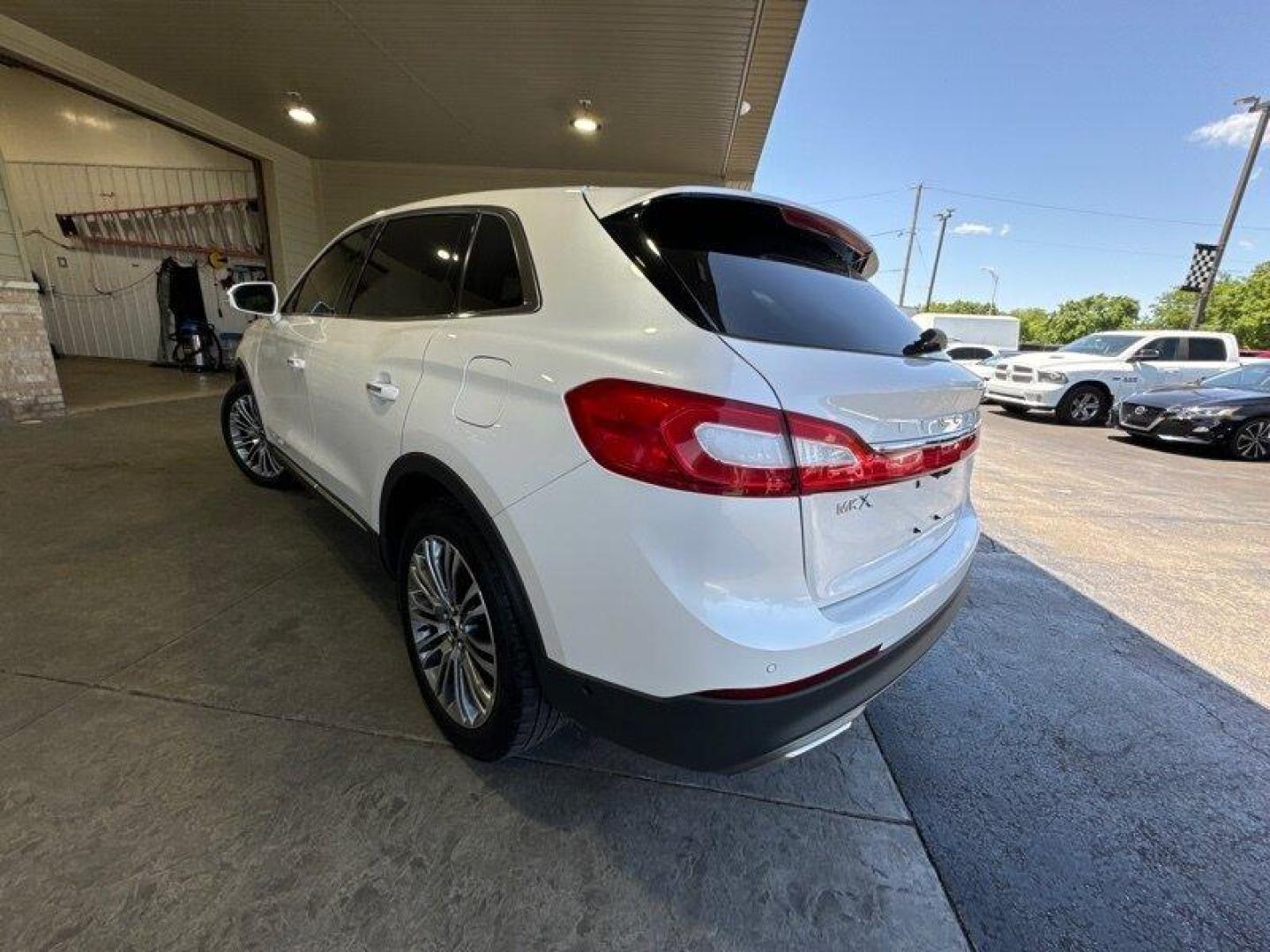 2016 White Platinum Metallic Tri-Coat Lincoln MKX Reserve (2LMTJ6LR2GB) with an 3.7L V6 300hp 280ft. lbs. engine, Automatic transmission, located at 25355 Eames Street, Channahon, IL, 60410, (815) 467-1807, 41.429108, -88.228432 - Well, well, well. Feast your eyes on this luxurious 2016 Lincoln MKX Reserve. This baby is powered by a 3.7L V6 engine that pumps out an impressive 300 horsepower and 280ft. lbs. of torque. You'll feel like you're flying on the highway with this bad boy. Let's talk about the factory default feature - Photo#6