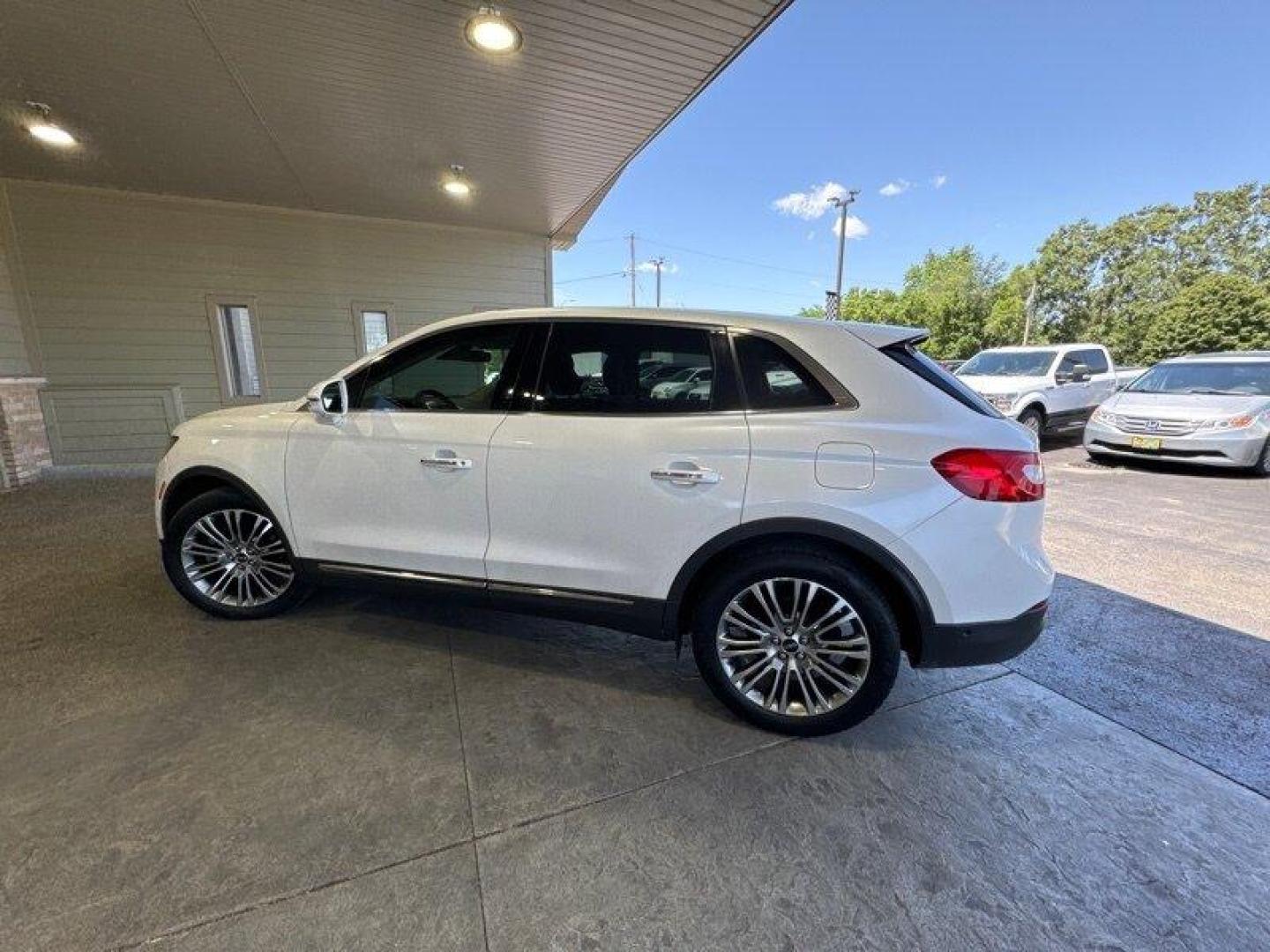 2016 White Platinum Metallic Tri-Coat Lincoln MKX Reserve (2LMTJ6LR2GB) with an 3.7L V6 300hp 280ft. lbs. engine, Automatic transmission, located at 25355 Eames Street, Channahon, IL, 60410, (815) 467-1807, 41.429108, -88.228432 - Well, well, well. Feast your eyes on this luxurious 2016 Lincoln MKX Reserve. This baby is powered by a 3.7L V6 engine that pumps out an impressive 300 horsepower and 280ft. lbs. of torque. You'll feel like you're flying on the highway with this bad boy. Let's talk about the factory default feature - Photo#7