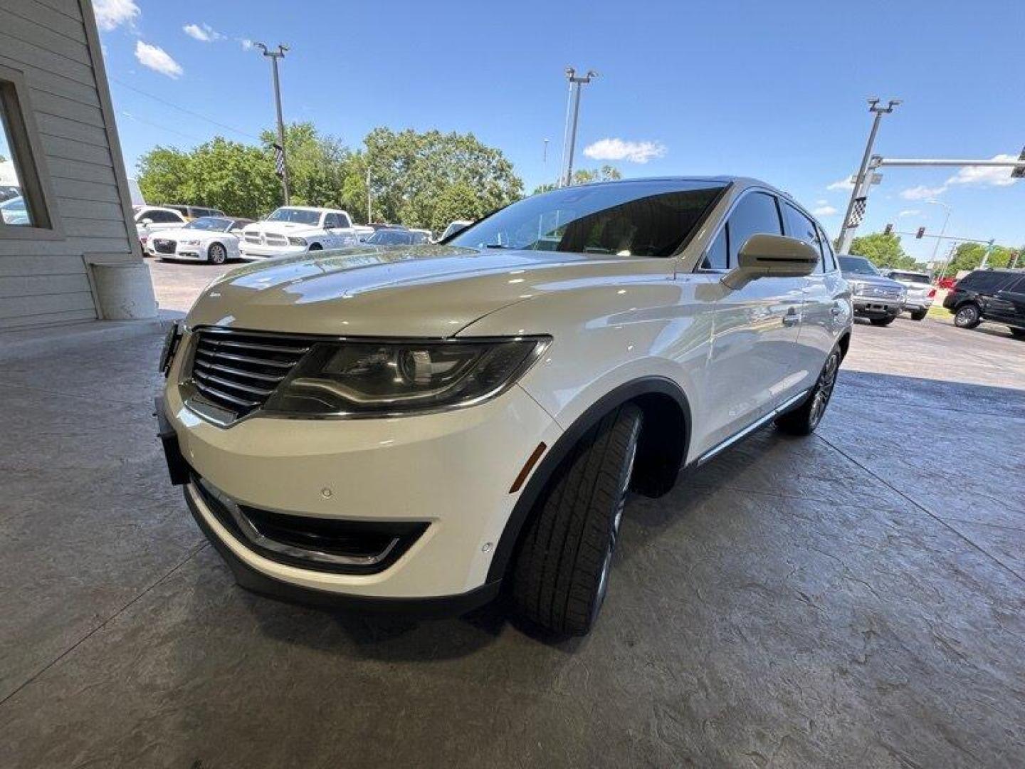 2016 White Platinum Metallic Tri-Coat Lincoln MKX Reserve (2LMTJ6LR2GB) with an 3.7L V6 300hp 280ft. lbs. engine, Automatic transmission, located at 25355 Eames Street, Channahon, IL, 60410, (815) 467-1807, 41.429108, -88.228432 - Well, well, well. Feast your eyes on this luxurious 2016 Lincoln MKX Reserve. This baby is powered by a 3.7L V6 engine that pumps out an impressive 300 horsepower and 280ft. lbs. of torque. You'll feel like you're flying on the highway with this bad boy. Let's talk about the factory default feature - Photo#8