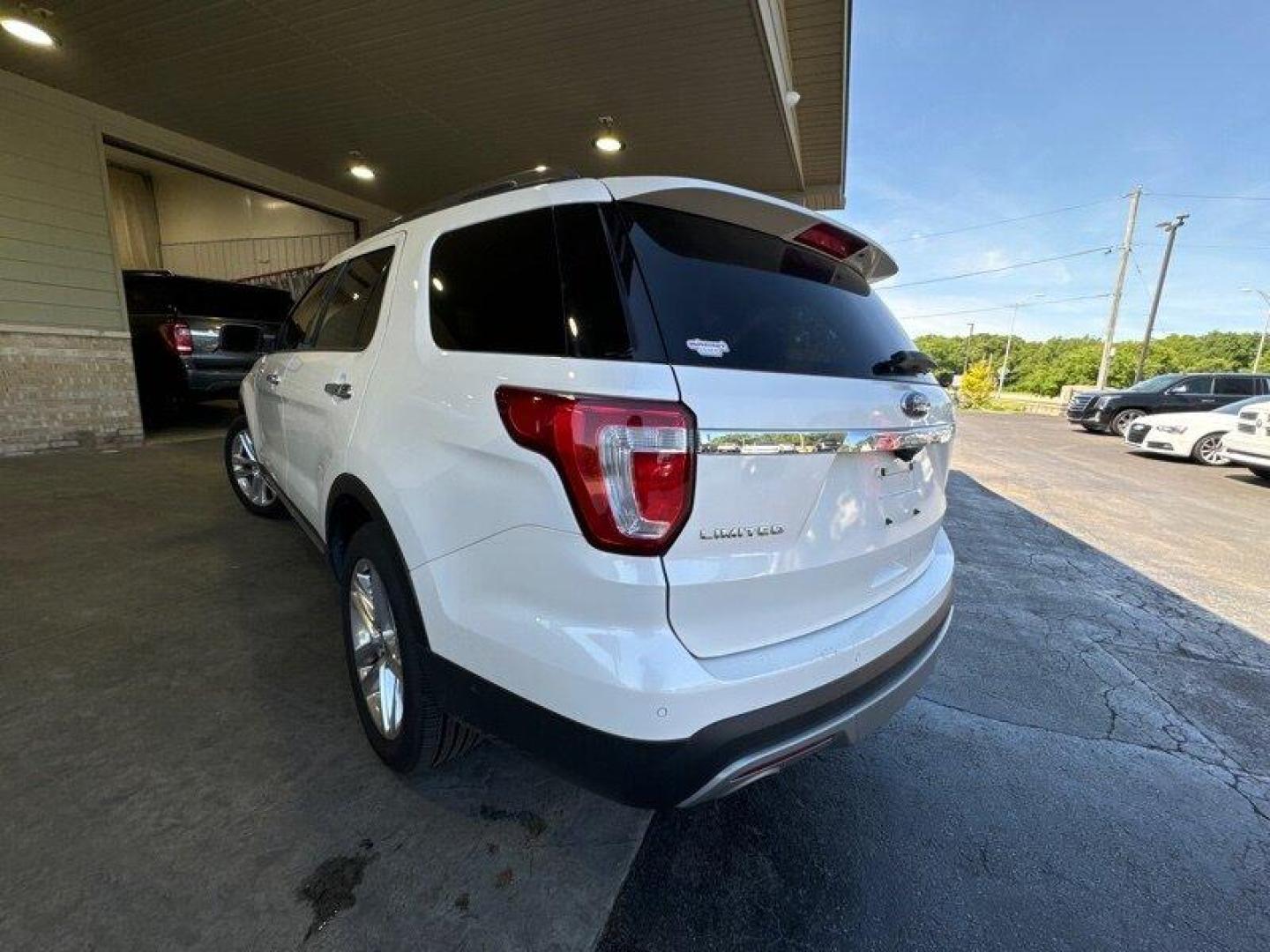 2016 White Platinum Metallic Tri-Coat Ford Explorer Limited (1FM5K7F88GG) with an 3.5L V6 290hp 255ft. lbs. engine, Automatic transmission, located at 25355 Eames Street, Channahon, IL, 60410, (815) 467-1807, 41.429108, -88.228432 - Looking for a powerful, stylish, and feature-packed SUV? Check out this 2016 Ford Explorer Limited! With a robust 3.5L V6 engine that delivers 290 horsepower and 255 ft. lbs. of torque, this SUV is designed to deliver an exhilarating driving experience every time you get behind the wheel. But that - Photo#3