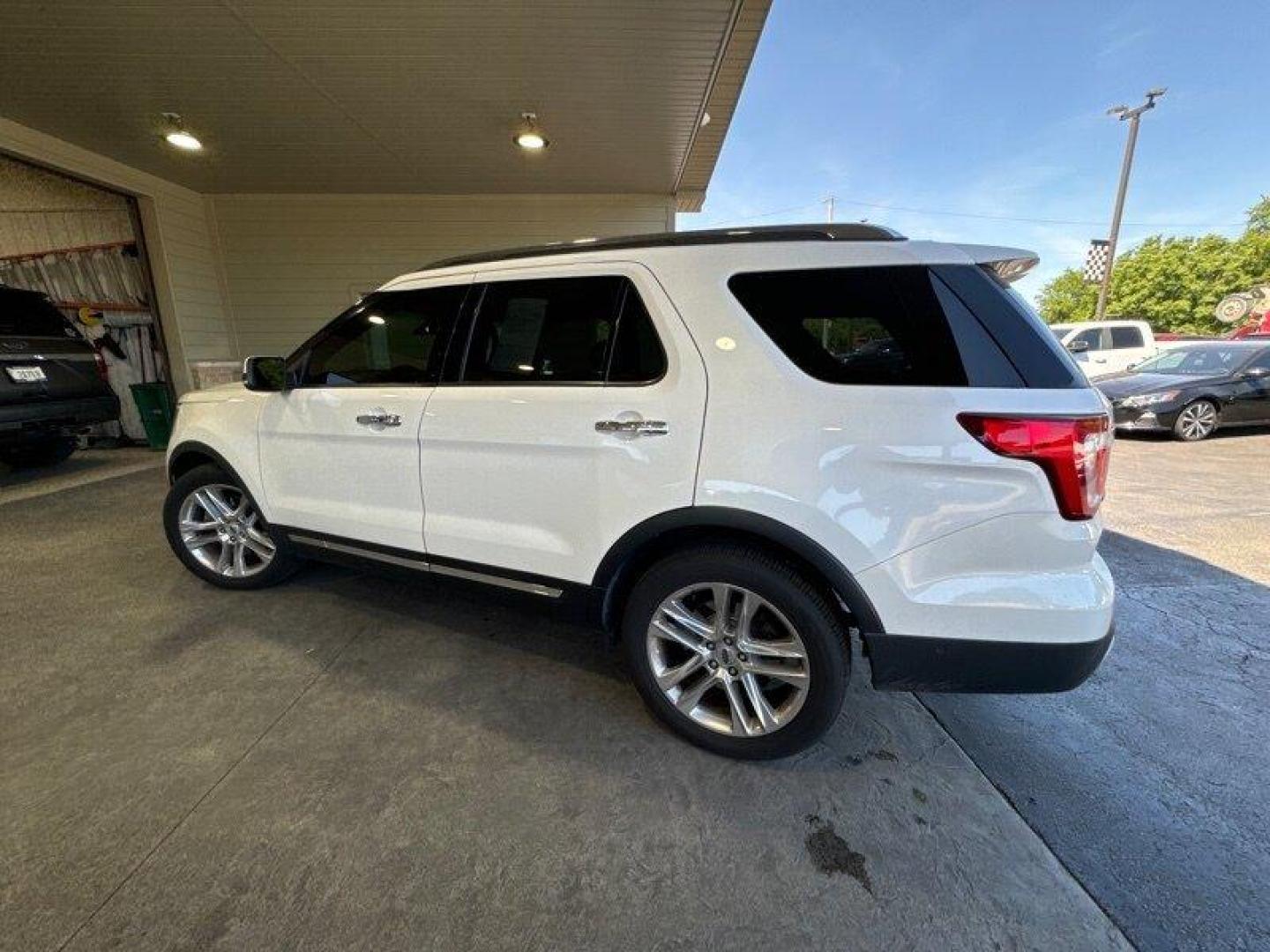 2016 White Platinum Metallic Tri-Coat Ford Explorer Limited (1FM5K7F88GG) with an 3.5L V6 290hp 255ft. lbs. engine, Automatic transmission, located at 25355 Eames Street, Channahon, IL, 60410, (815) 467-1807, 41.429108, -88.228432 - Looking for a powerful, stylish, and feature-packed SUV? Check out this 2016 Ford Explorer Limited! With a robust 3.5L V6 engine that delivers 290 horsepower and 255 ft. lbs. of torque, this SUV is designed to deliver an exhilarating driving experience every time you get behind the wheel. But that - Photo#5