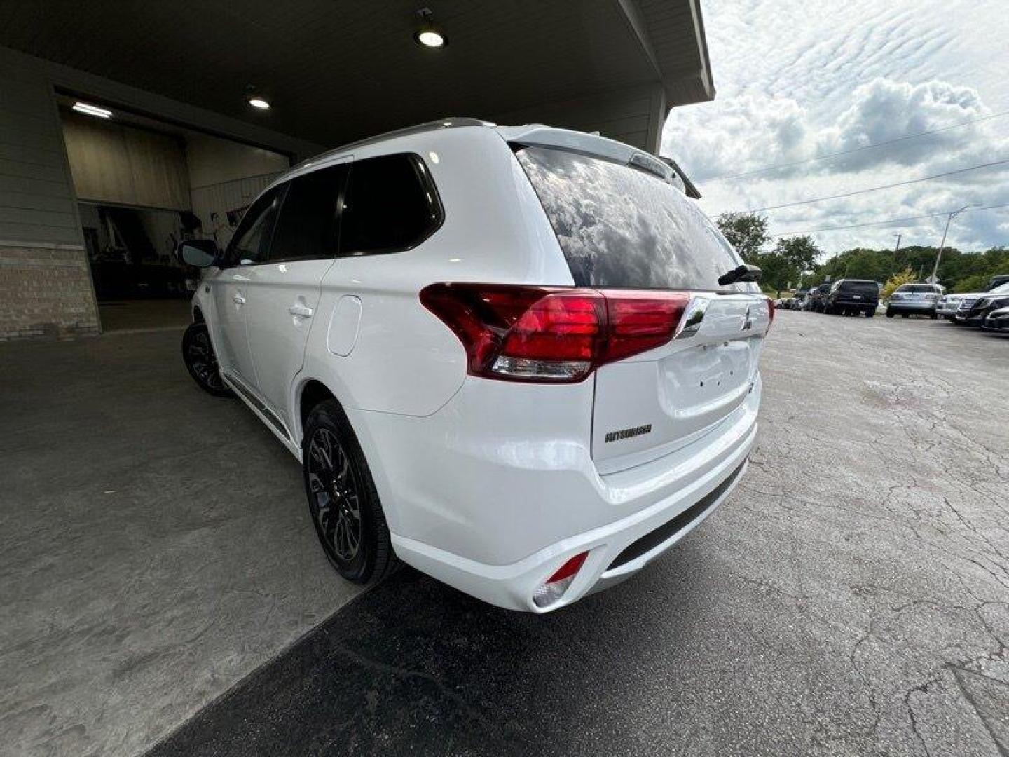 2018 Diamond White Pearl Mitsubishi Outlander PHEV GT (JA4J24A57JZ) with an 2.0L Plug-in Hybrid I4 117hp engine, Automatic transmission, located at 25355 Eames Street, Channahon, IL, 60410, (815) 467-1807, 41.429108, -88.228432 - Photo#5