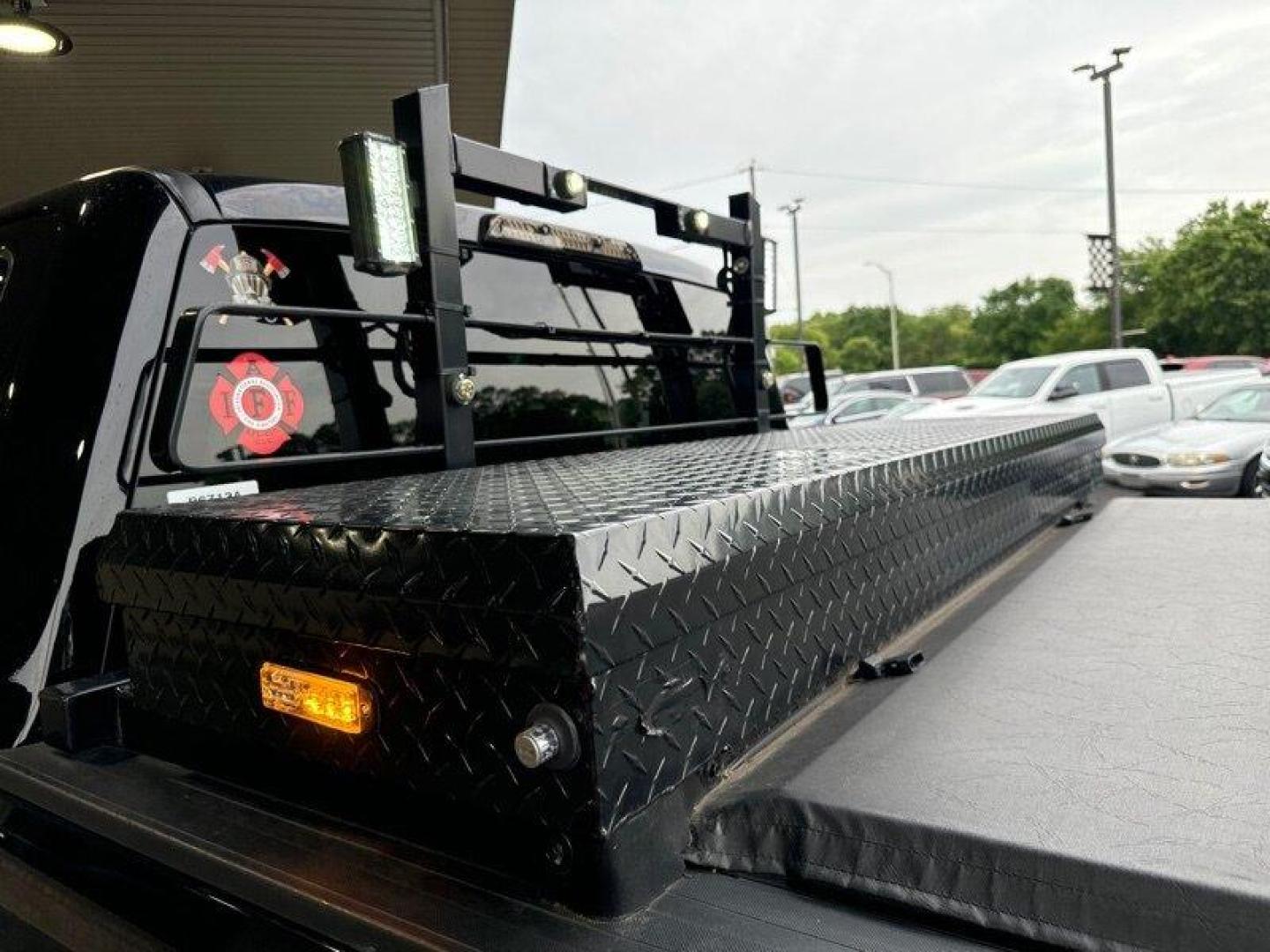 2017 Shadow Black Ford F-250 XLT (1FT7W2BT5HE) with an Power Stroke 6.7L Biodiesel Turbo V8 440hp 925ft. engine, Automatic transmission, located at 25355 Eames Street, Channahon, IL, 60410, (815) 467-1807, 41.429108, -88.228432 - *TRUCK COMES EQUIPPED WITH STROBE CONSTRUCTION LIGHTS AND SIRENS. TUNED AND DELETED. PA HORN* Introducing the 2017 Ford F-250 Super Duty XLT a remarkable truck that combines power, durability, and comfort. This impressive vehicle is powered by a Power Stroke 6.7L Biodiesel Turbo V8 engine that de - Photo#15