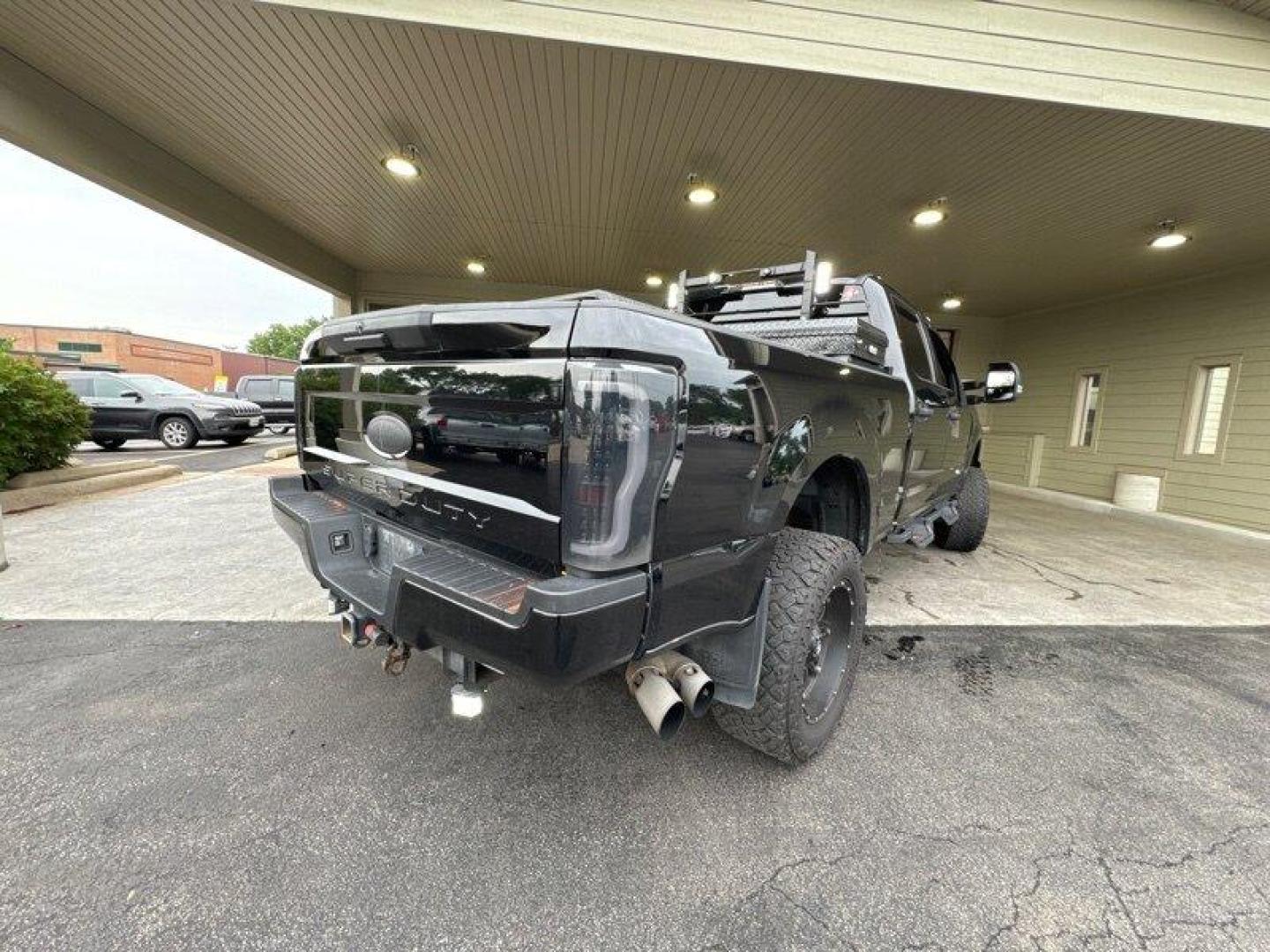 2017 Shadow Black Ford F-250 XLT (1FT7W2BT5HE) with an Power Stroke 6.7L Biodiesel Turbo V8 440hp 925ft. engine, Automatic transmission, located at 25355 Eames Street, Channahon, IL, 60410, (815) 467-1807, 41.429108, -88.228432 - *TRUCK COMES EQUIPPED WITH STROBE CONSTRUCTION LIGHTS AND SIRENS. TUNED AND DELETED. PA HORN* Introducing the 2017 Ford F-250 Super Duty XLT a remarkable truck that combines power, durability, and comfort. This impressive vehicle is powered by a Power Stroke 6.7L Biodiesel Turbo V8 engine that de - Photo#3