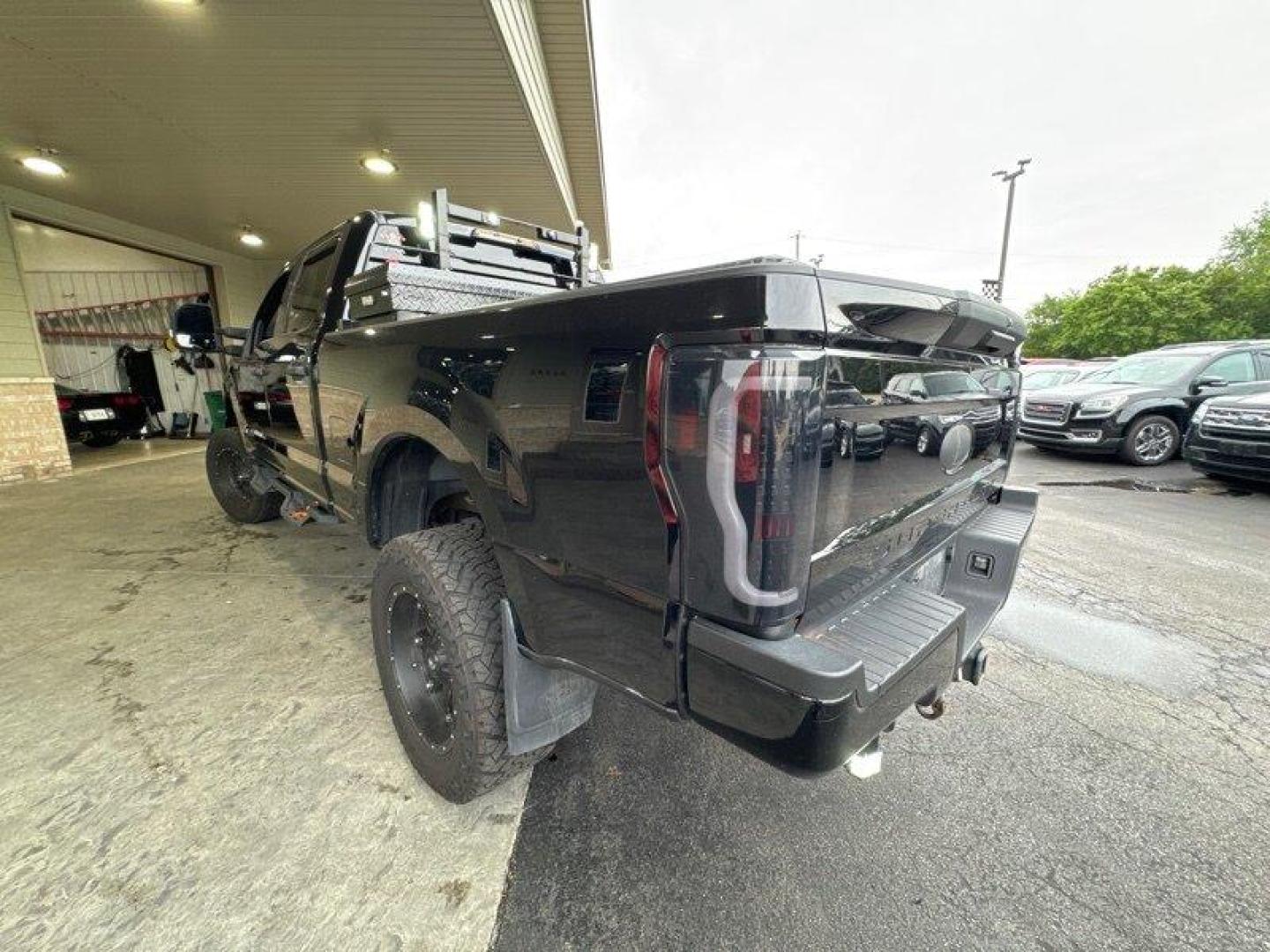 2017 Shadow Black Ford F-250 XLT (1FT7W2BT5HE) with an Power Stroke 6.7L Biodiesel Turbo V8 440hp 925ft. engine, Automatic transmission, located at 25355 Eames Street, Channahon, IL, 60410, (815) 467-1807, 41.429108, -88.228432 - *TRUCK COMES EQUIPPED WITH STROBE CONSTRUCTION LIGHTS AND SIRENS. TUNED AND DELETED. PA HORN* Introducing the 2017 Ford F-250 Super Duty XLT a remarkable truck that combines power, durability, and comfort. This impressive vehicle is powered by a Power Stroke 6.7L Biodiesel Turbo V8 engine that de - Photo#5