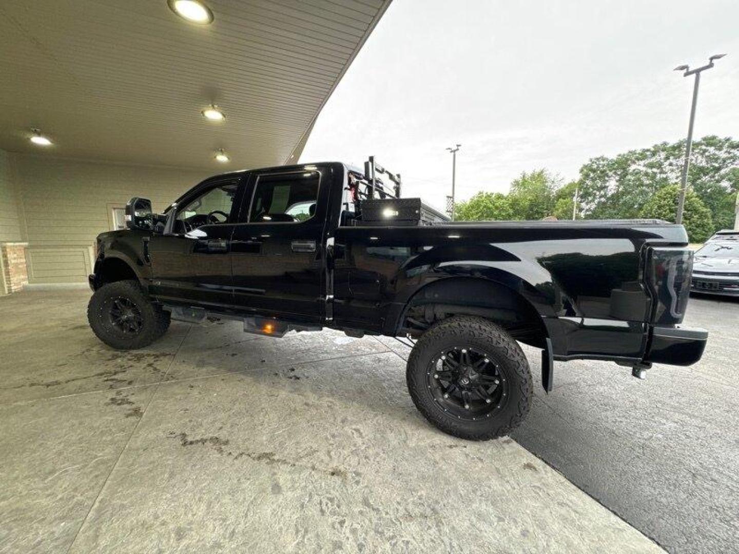 2017 Shadow Black Ford F-250 XLT (1FT7W2BT5HE) with an Power Stroke 6.7L Biodiesel Turbo V8 440hp 925ft. engine, Automatic transmission, located at 25355 Eames Street, Channahon, IL, 60410, (815) 467-1807, 41.429108, -88.228432 - *TRUCK COMES EQUIPPED WITH STROBE CONSTRUCTION LIGHTS AND SIRENS. TUNED AND DELETED. PA HORN* Introducing the 2017 Ford F-250 Super Duty XLT a remarkable truck that combines power, durability, and comfort. This impressive vehicle is powered by a Power Stroke 6.7L Biodiesel Turbo V8 engine that de - Photo#6