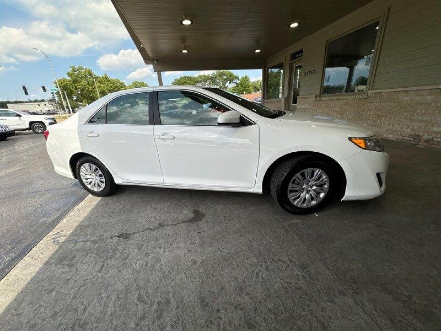 2013 Super White Toyota Camry LE (4T4BF1FK4DR) with an 2.5L I4 178hp 170ft. lbs. engine, Automatic transmission, located at 25355 Eames Street, Channahon, IL, 60410, (815) 467-1807, 41.429108, -88.228432 - Introducing the exquisite 2013 Toyota Camry LE, an engineering marvel that has set the benchmark for excellence in the automotive industry. With a powerful 2.5L I4 178hp 170ft. lbs. engine under the hood, this magnificent vehicle is guaranteed to provide you with an unparalleled driving experience. - Photo#1