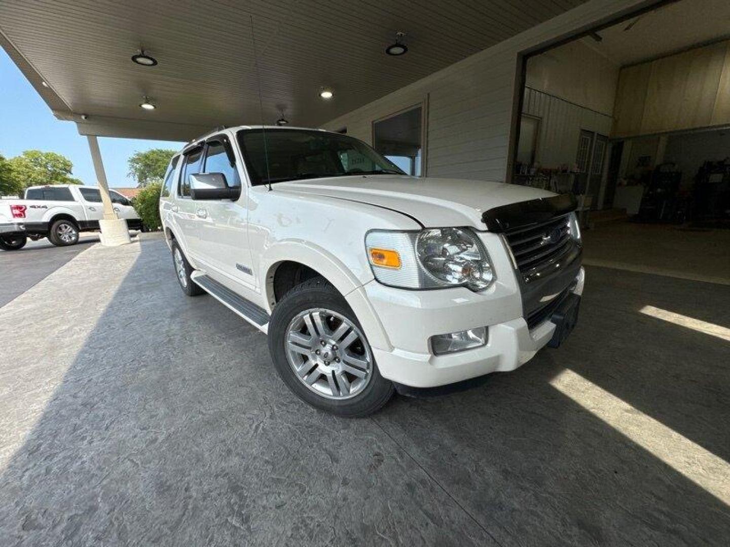 2007 White Sand Tri-Coat Ford Explorer Limited (1FMEU75E27U) with an 4.0 engine, Automatic transmission, located at 25355 Eames Street, Channahon, IL, 60410, (815) 467-1807, 41.429108, -88.228432 - Photo#0