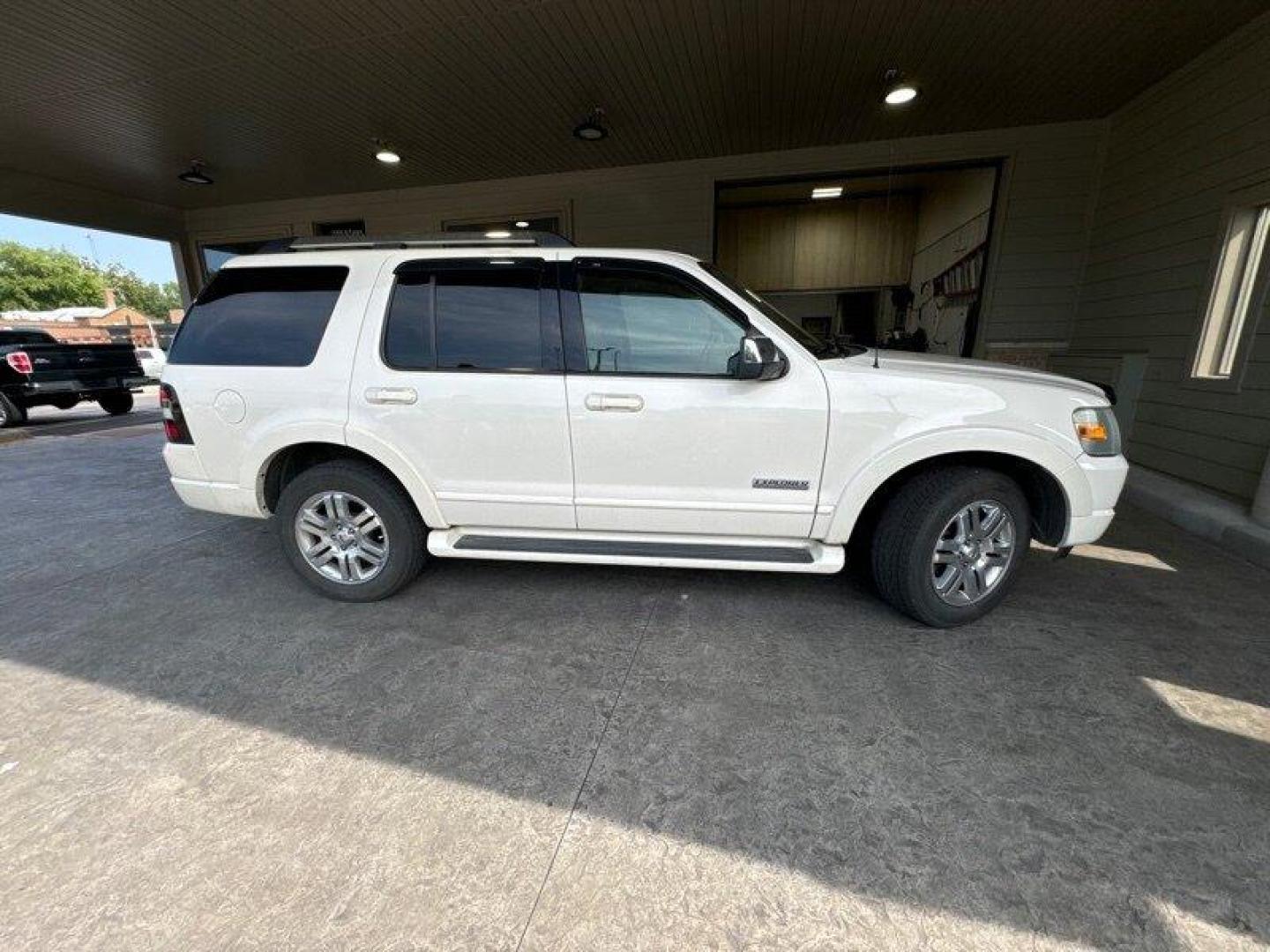 2007 White Sand Tri-Coat Ford Explorer Limited (1FMEU75E27U) with an 4.0 engine, Automatic transmission, located at 25355 Eames Street, Channahon, IL, 60410, (815) 467-1807, 41.429108, -88.228432 - Photo#1