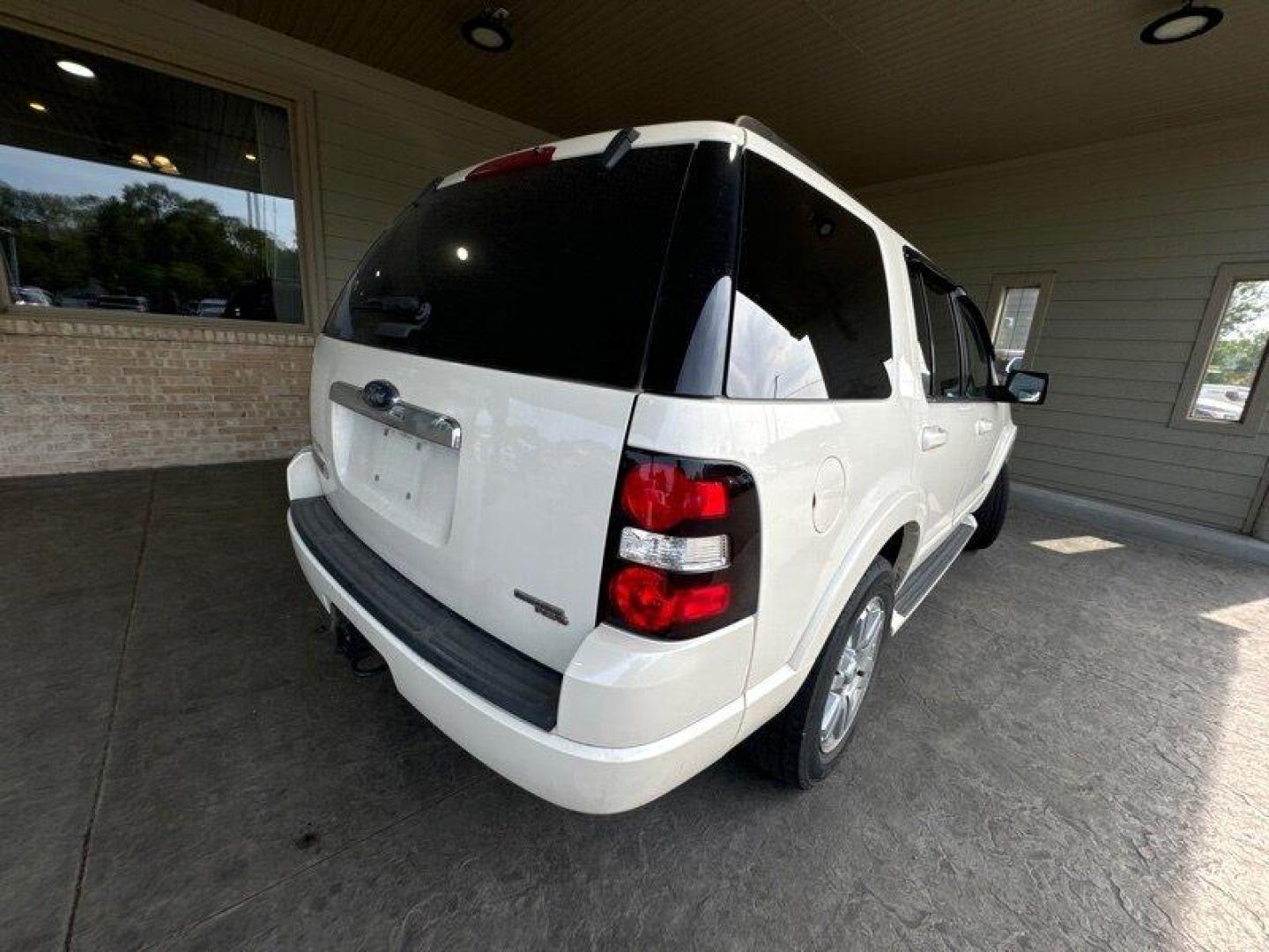 2007 White Sand Tri-Coat Ford Explorer Limited (1FMEU75E27U) with an 4.0 engine, Automatic transmission, located at 25355 Eames Street, Channahon, IL, 60410, (815) 467-1807, 41.429108, -88.228432 - Photo#2