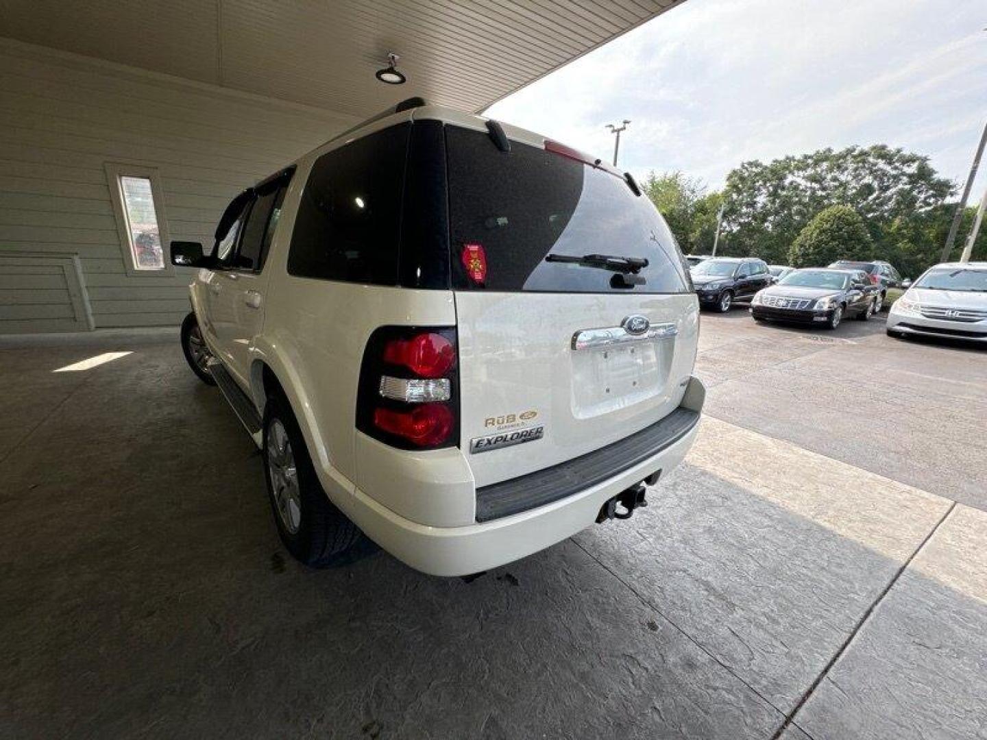 2007 White Sand Tri-Coat Ford Explorer Limited (1FMEU75E27U) with an 4.0 engine, Automatic transmission, located at 25355 Eames Street, Channahon, IL, 60410, (815) 467-1807, 41.429108, -88.228432 - Photo#4