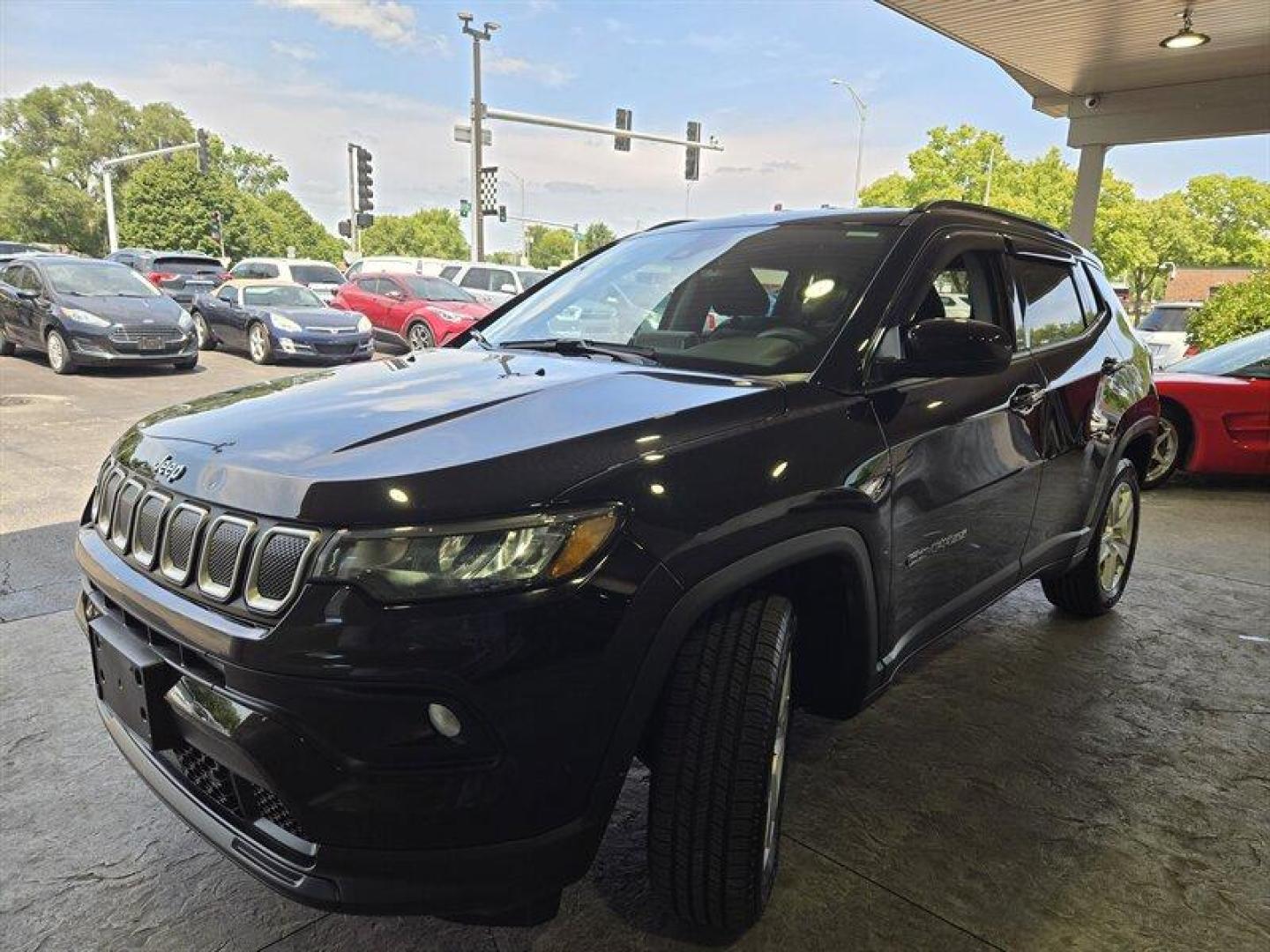 2022 Granite Crystal Metallic Clear Coat Jeep Compass Latitude (3C4NJDBB7NT) with an 2.4 engine, Automatic transmission, located at 25355 Eames Street, Channahon, IL, 60410, (815) 467-1807, 41.429108, -88.228432 - Photo#8