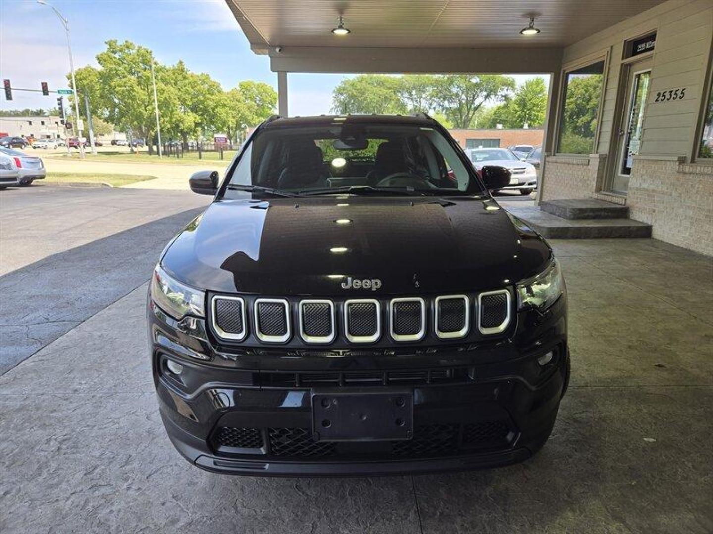 2022 Granite Crystal Metallic Clear Coat Jeep Compass Latitude (3C4NJDBB7NT) with an 2.4 engine, Automatic transmission, located at 25355 Eames Street, Channahon, IL, 60410, (815) 467-1807, 41.429108, -88.228432 - Photo#9