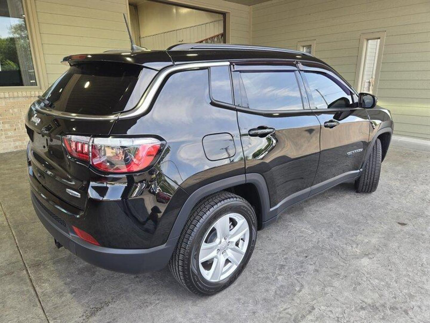 2022 Granite Crystal Metallic Clear Coat Jeep Compass Latitude (3C4NJDBB7NT) with an 2.4 engine, Automatic transmission, located at 25355 Eames Street, Channahon, IL, 60410, (815) 467-1807, 41.429108, -88.228432 - Photo#3