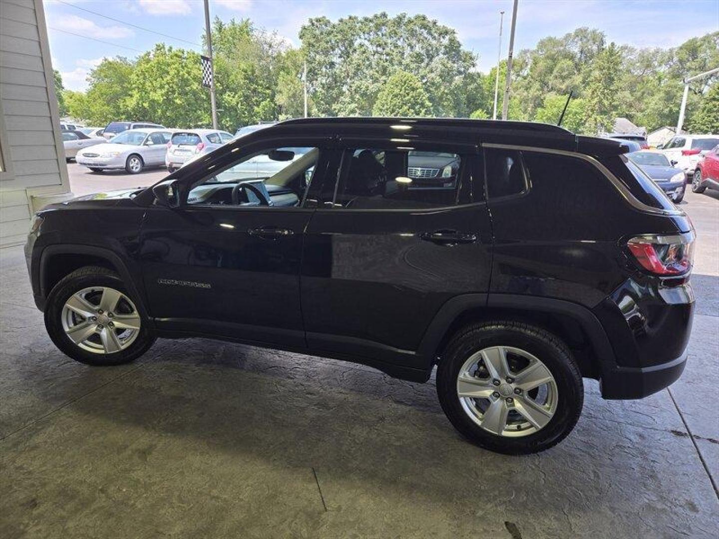 2022 Granite Crystal Metallic Clear Coat Jeep Compass Latitude (3C4NJDBB7NT) with an 2.4 engine, Automatic transmission, located at 25355 Eames Street, Channahon, IL, 60410, (815) 467-1807, 41.429108, -88.228432 - Photo#6