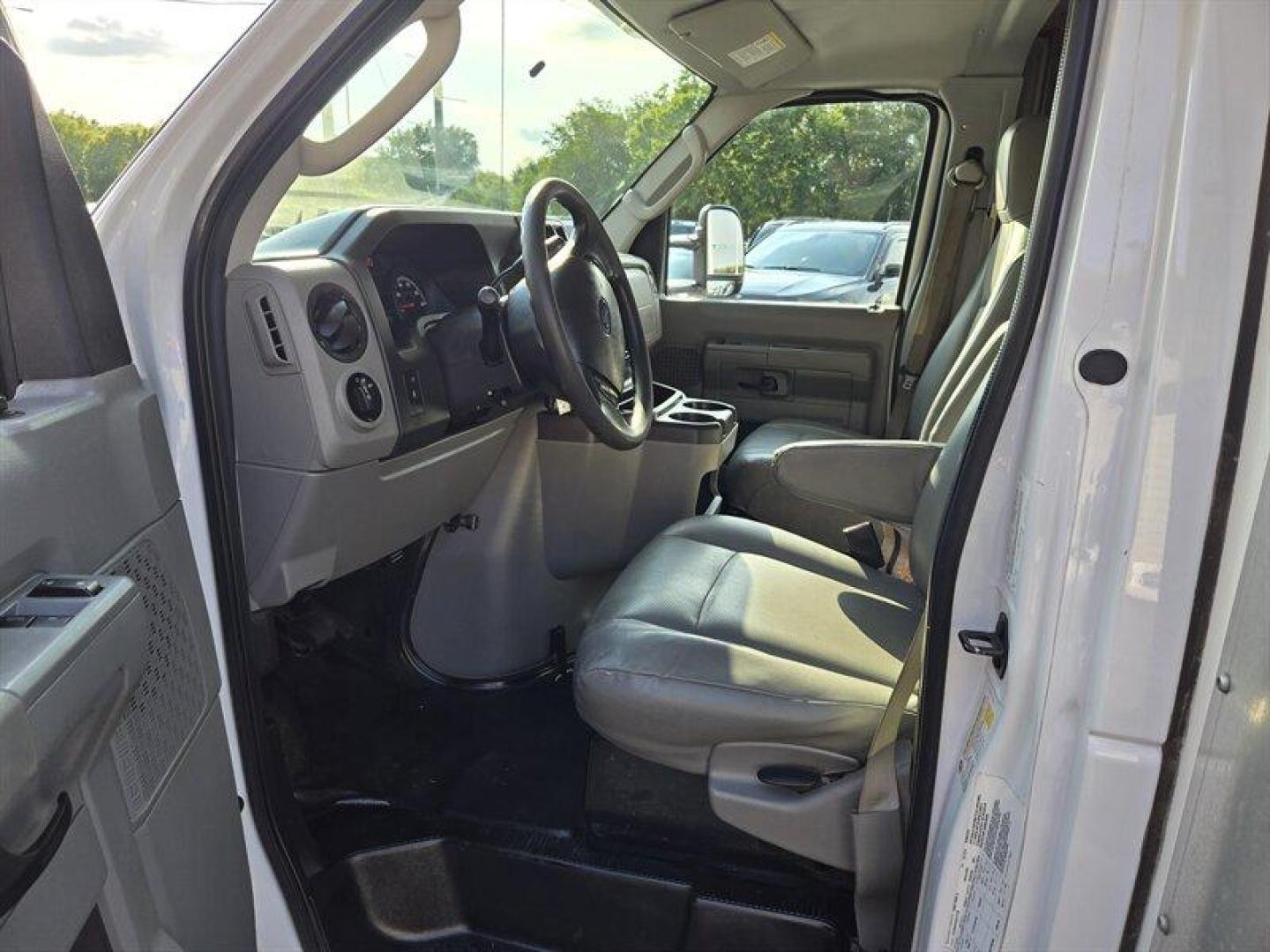 2017 White Ford E-Series Van (1FDXE4FS7HD) with an 6.8 engine, Automatic transmission, located at 25355 Eames Street, Channahon, IL, 60410, (815) 467-1807, 41.429108, -88.228432 - Photo#10