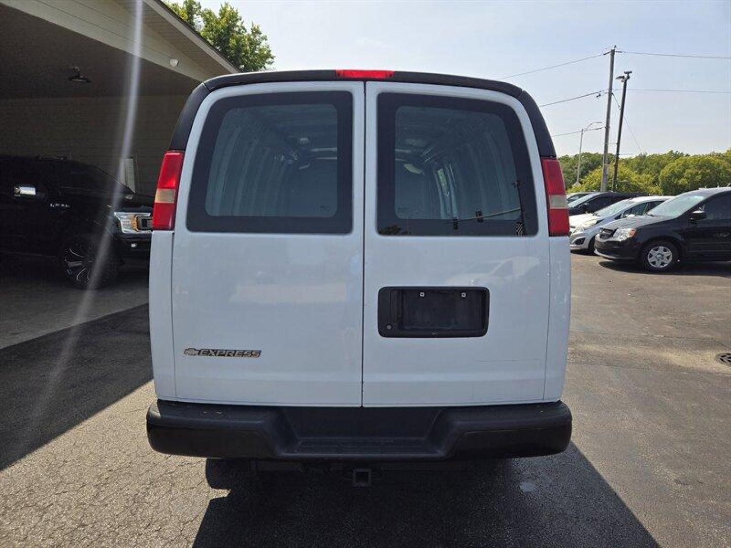 2012 Summit White Chevrolet Express Work Van Cargo (1GCZGUBG5C1) with an 6.0L Flex Fuel V8 323hp 373ft. lbs. engine, Automatic transmission, located at 25355 Eames Street, Channahon, IL, 60410, (815) 467-1807, 41.429108, -88.228432 - Photo#4