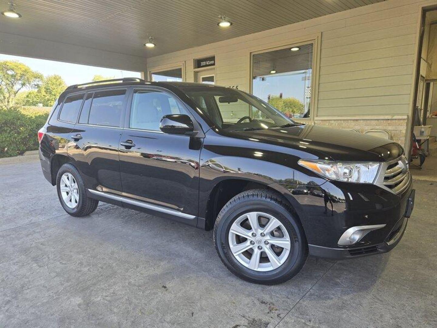 2012 Black Toyota Highlander SE (5TDZA3EH1CS) with an 2.7L I4 187hp 186ft. lbs. engine, Automatic transmission, located at 25355 Eames Street, Channahon, IL, 60410, (815) 467-1807, 41.429108, -88.228432 - Introducing the sleek and sophisticated 2012 Toyota Highlander SE, a vehicle that exudes power, style, and unparalleled performance. This magnificent machine is equipped with a 2.7L I4 187hp 186ft. lbs. engine, providing the perfect balance between power and efficiency. With a mere 65,000 miles on t - Photo#0