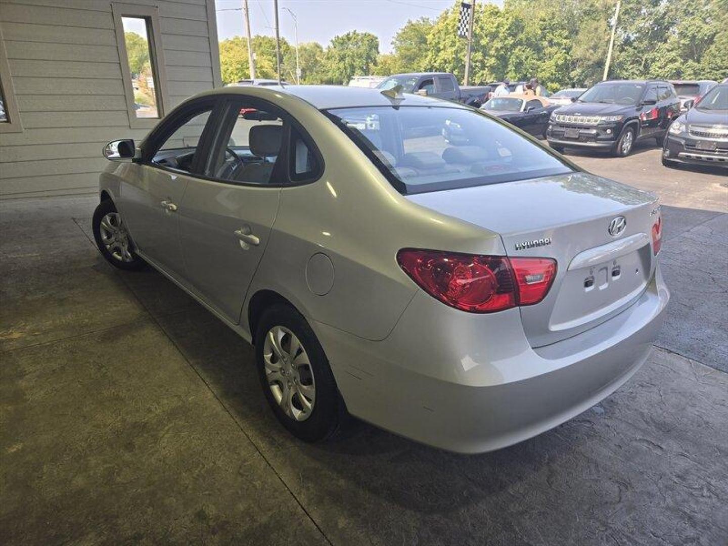 2009 Quicksilver Hyundai ELANTRA GLS (KMHDU46D79U) with an 2.0L I4 138hp 136ft. lbs. engine, Automatic transmission, located at 25355 Eames Street, Channahon, IL, 60410, (815) 467-1807, 41.429108, -88.228432 - Looking for a ride that's both economical and easy on the eyes? Look no further than the 2009 Hyundai ELANTRA SE! This baby is powered by a 2.0L I4 138hp 136ft. lbs. engine, meaning you'll have plenty of zip to get around town without breaking the bank on gas. Speaking of gas, with an impressive 25 - Photo#5