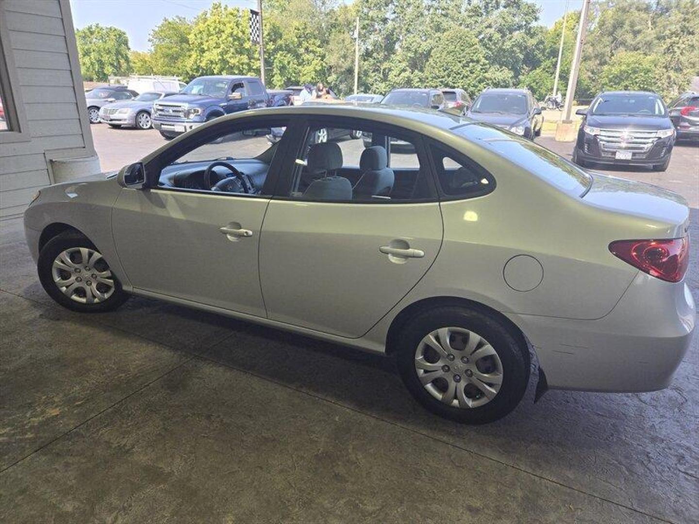 2009 Quicksilver Hyundai ELANTRA GLS (KMHDU46D79U) with an 2.0L I4 138hp 136ft. lbs. engine, Automatic transmission, located at 25355 Eames Street, Channahon, IL, 60410, (815) 467-1807, 41.429108, -88.228432 - Looking for a ride that's both economical and easy on the eyes? Look no further than the 2009 Hyundai ELANTRA SE! This baby is powered by a 2.0L I4 138hp 136ft. lbs. engine, meaning you'll have plenty of zip to get around town without breaking the bank on gas. Speaking of gas, with an impressive 25 - Photo#6