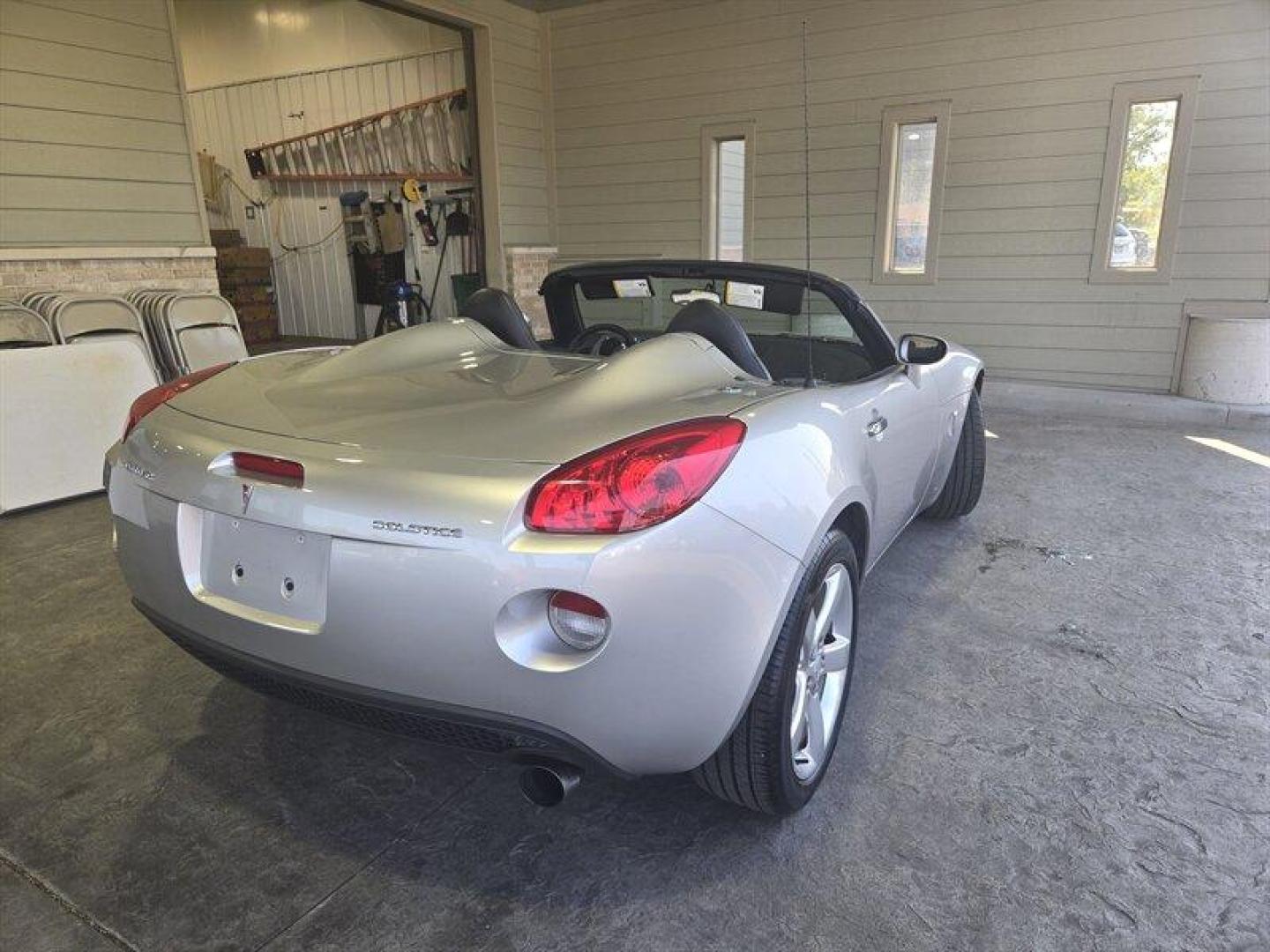 2006 Cool Pontiac Solstice (1G2MB35B26Y) with an 2L NA I4 double overhead cam (DOHC) 16V engine, 5 Speed Manual transmission, located at 25355 Eames Street, Channahon, IL, 60410, (815) 467-1807, 41.429108, -88.228432 - Photo#4