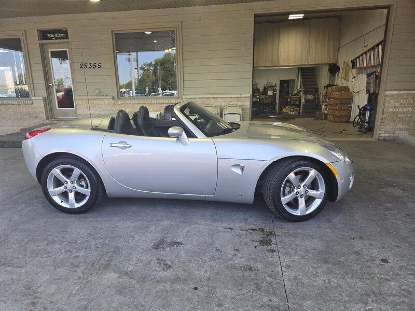 2006 Cool Pontiac Solstice (1G2MB35B26Y) with an 2L NA I4 double overhead cam (DOHC) 16V engine, 5 Speed Manual transmission, located at 25355 Eames Street, Channahon, IL, 60410, (815) 467-1807, 41.429108, -88.228432 - Looking for a car that's both stylish and efficient? Look no further than the 2006 Pontiac Solstice! This baby is powered by a 2L NA I4 double overhead cam (DOHC) 16V engine that'll have you zooming around town in style. And with less than 32,000 miles on the odometer, this car has barely been broke - Photo#1