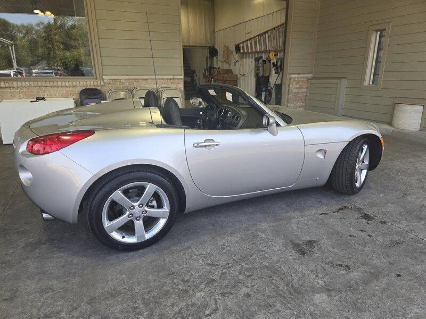 2006 Cool Pontiac Solstice (1G2MB35B26Y) with an 2L NA I4 double overhead cam (DOHC) 16V engine, 5 Speed Manual transmission, located at 25355 Eames Street, Channahon, IL, 60410, (815) 467-1807, 41.429108, -88.228432 - Looking for a car that's both stylish and efficient? Look no further than the 2006 Pontiac Solstice! This baby is powered by a 2L NA I4 double overhead cam (DOHC) 16V engine that'll have you zooming around town in style. And with less than 32,000 miles on the odometer, this car has barely been broke - Photo#3